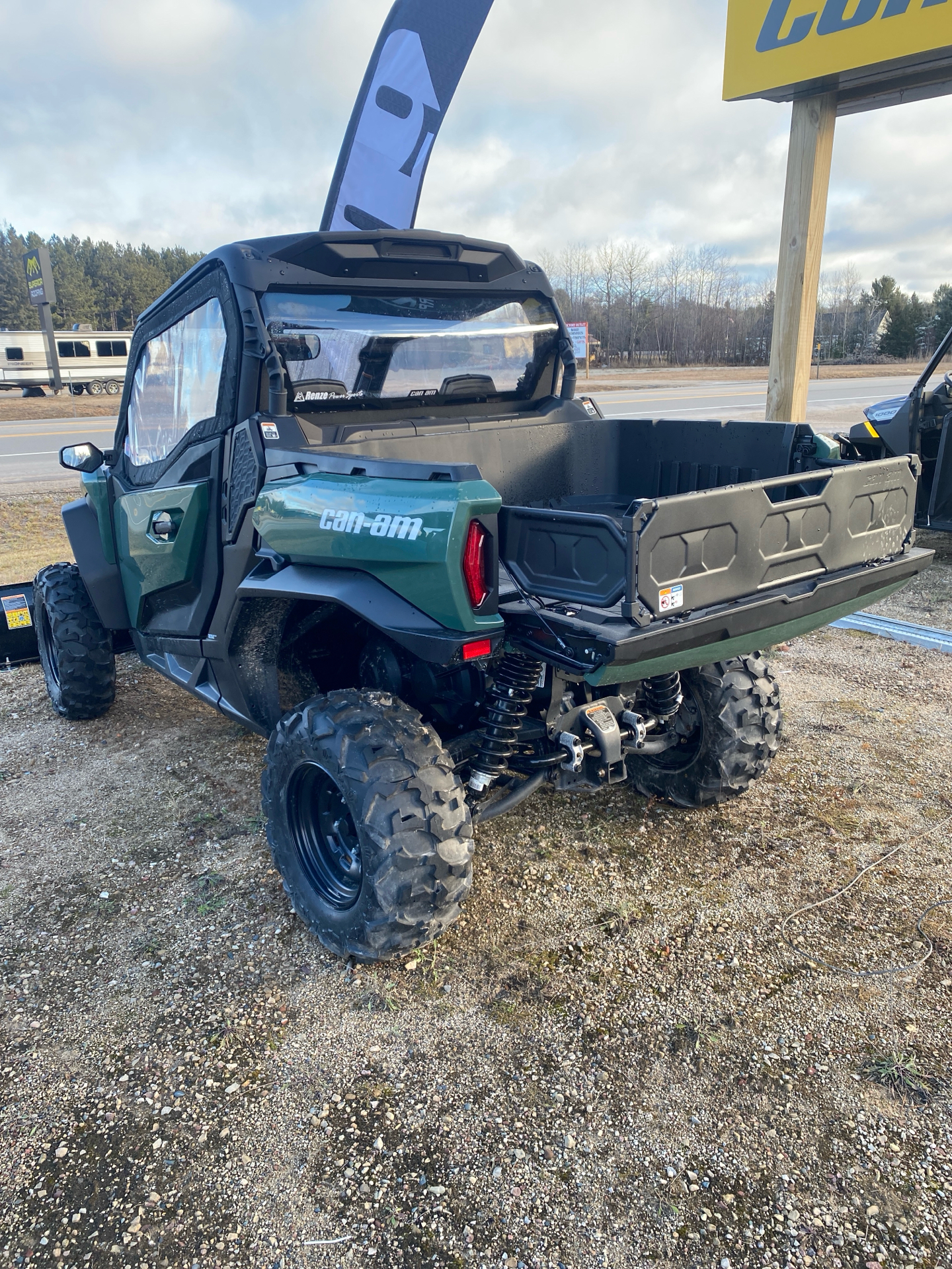 2023 Can-Am Commander DPS 700 in Munising, Michigan - Photo 4