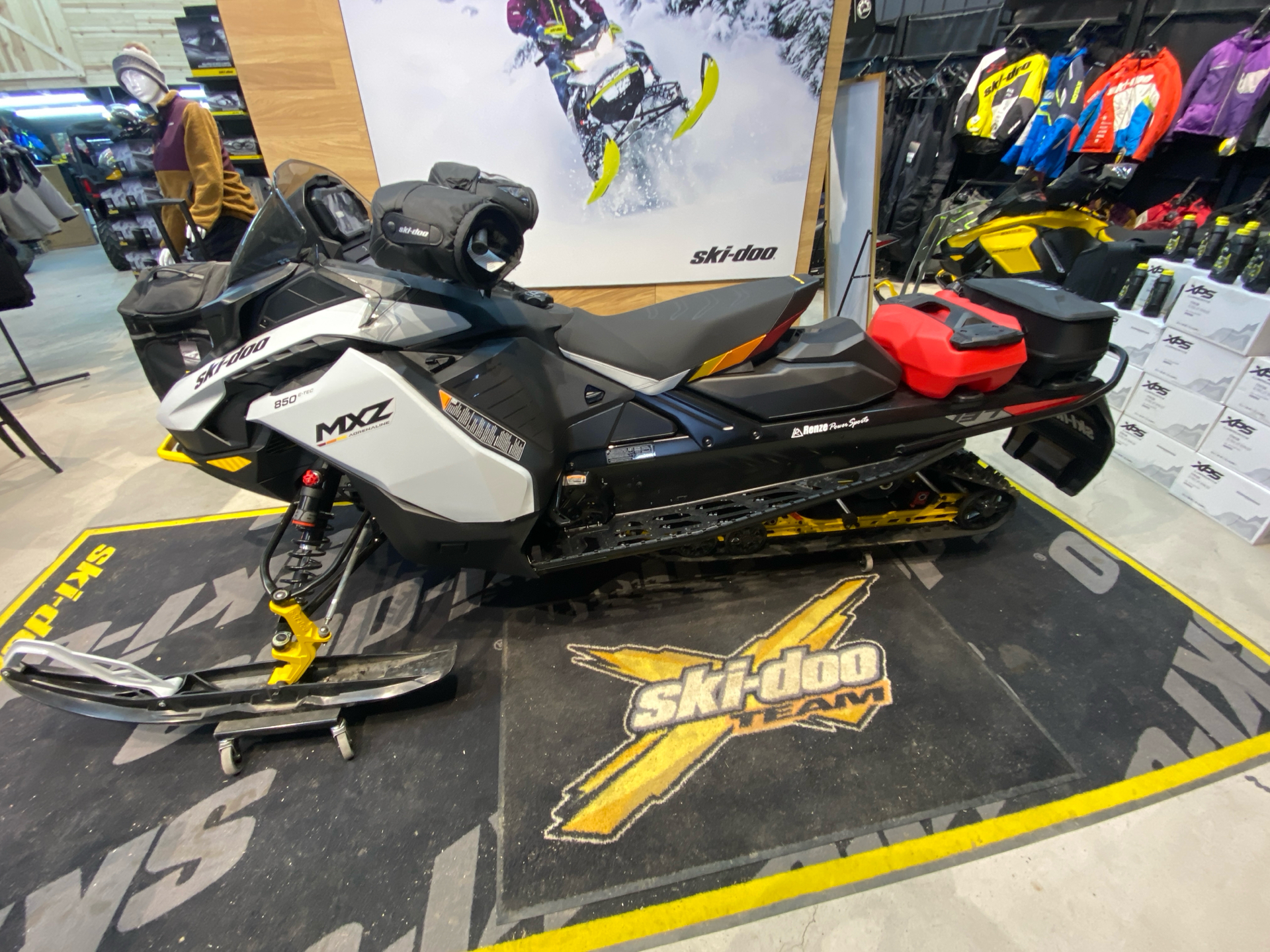 2024 Ski-Doo MXZ Adrenaline with Blizzard Package 137 850 E-TEC ES Ice Ripper XT 1.25 in Munising, Michigan - Photo 4