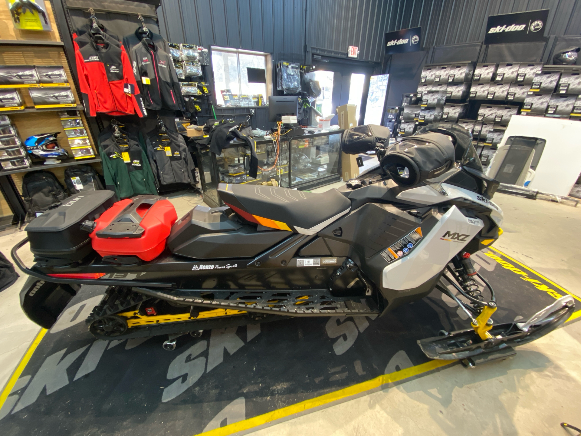 2024 Ski-Doo MXZ Adrenaline with Blizzard Package 137 850 E-TEC ES Ice Ripper XT 1.25 in Munising, Michigan - Photo 7