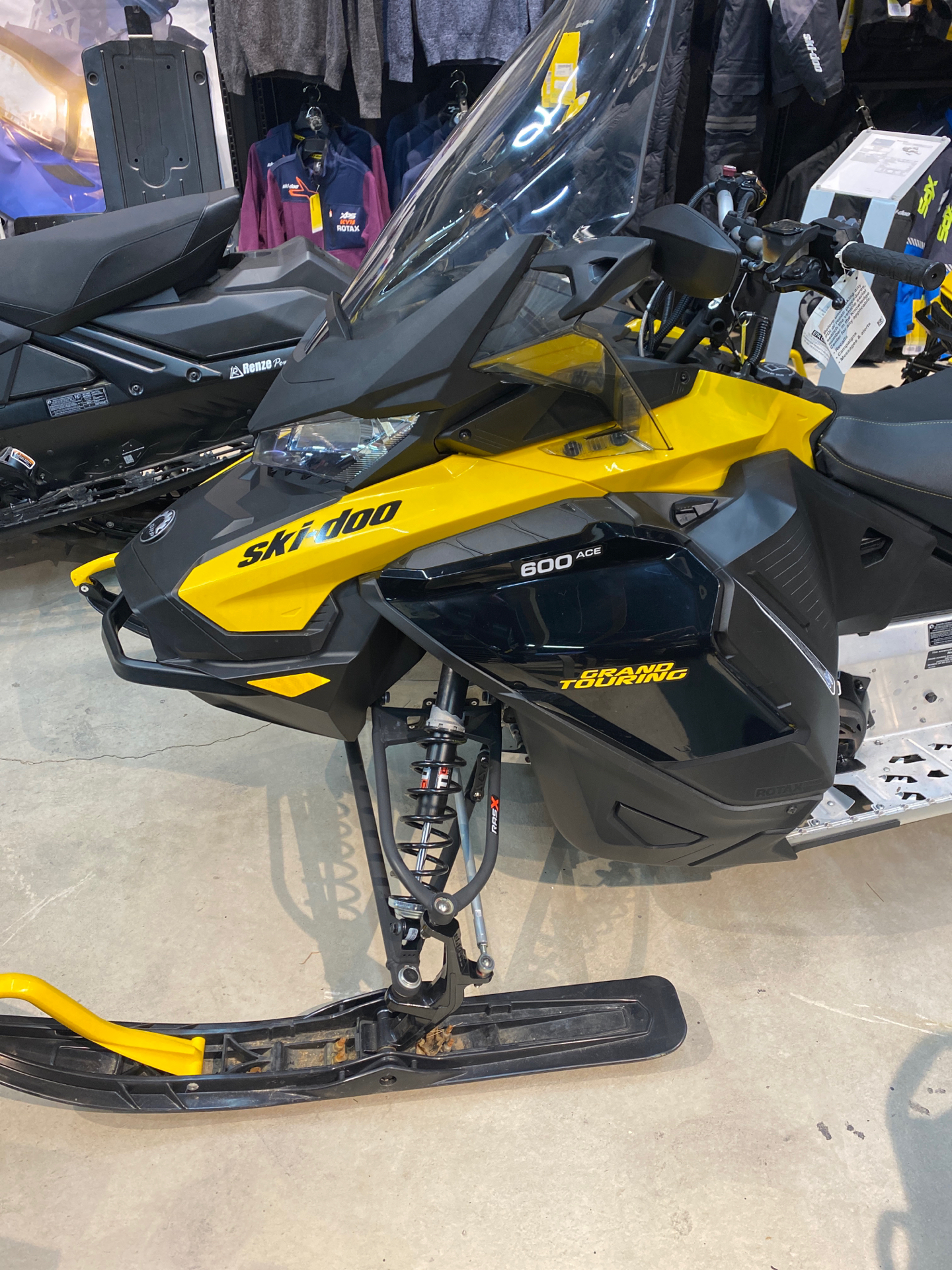 2023 Ski-Doo Grand Touring Sport 600 ACE ES Silent Track II 1.25 in Munising, Michigan - Photo 2