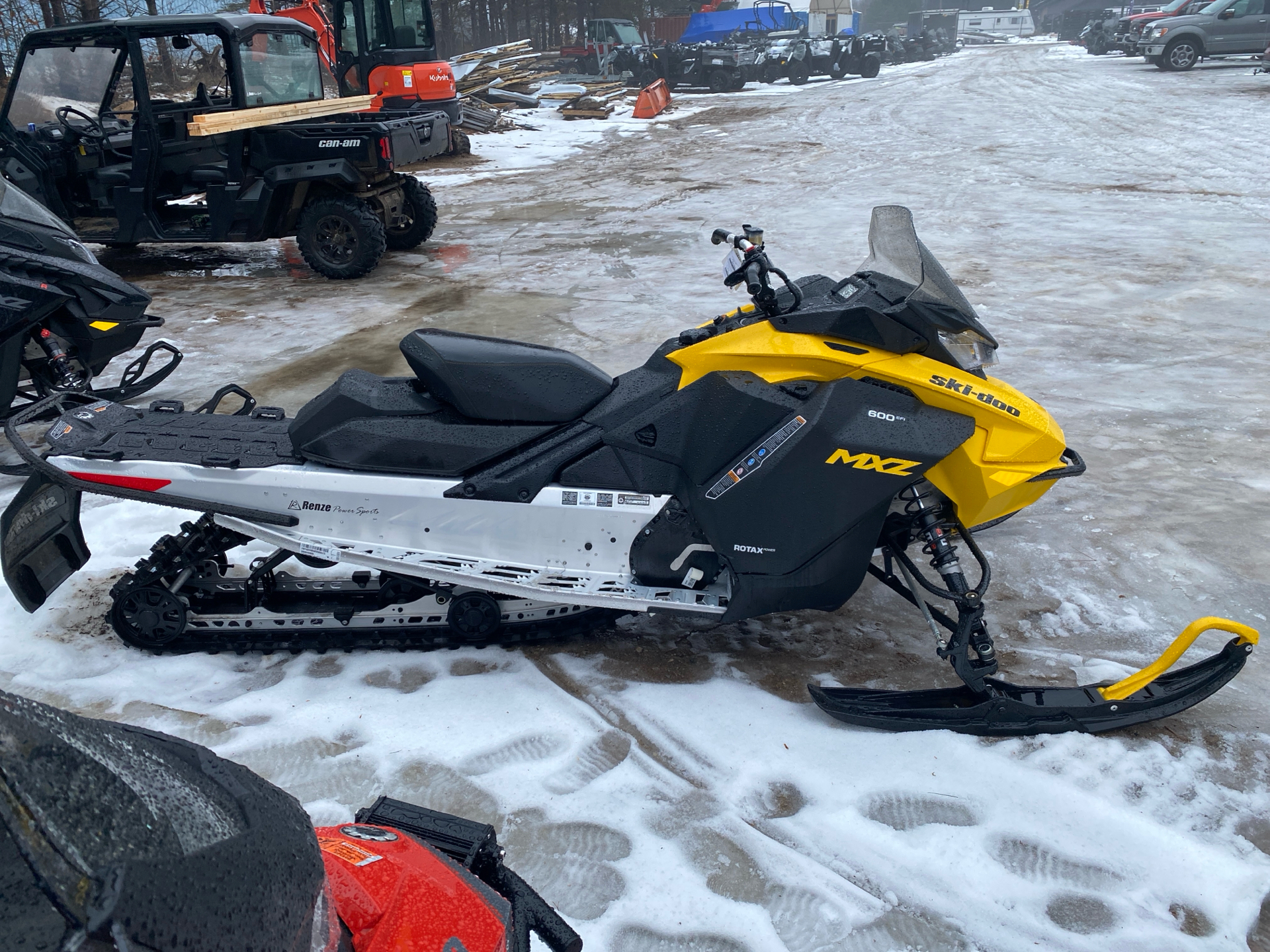 2024 Ski-Doo MXZ Sport 137 600 EFI ES RipSaw 1.25 in Munising, Michigan - Photo 3