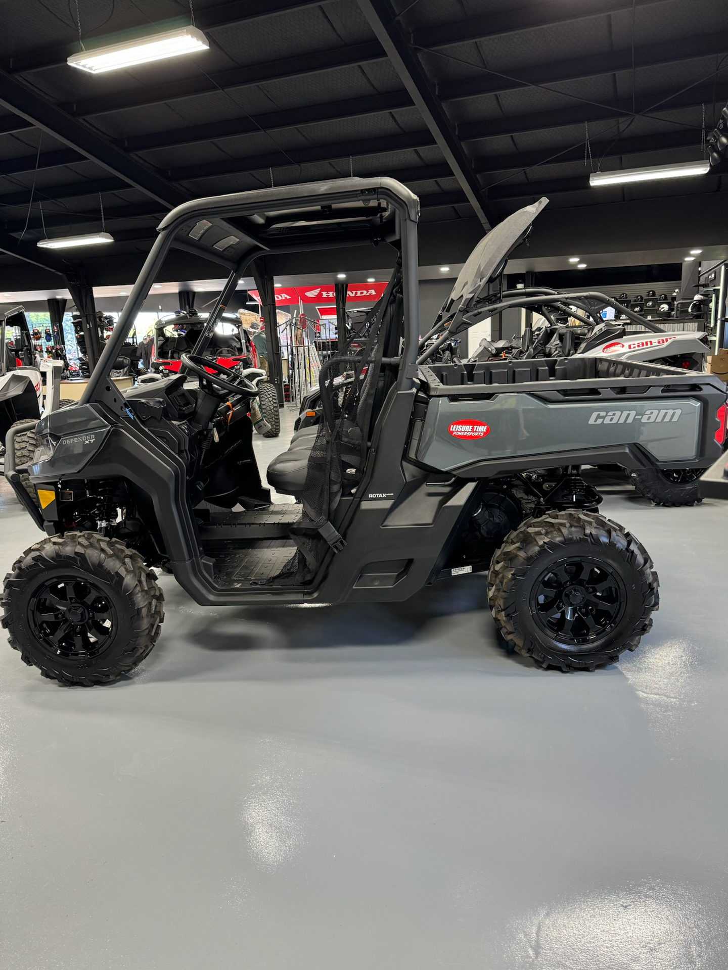 2024 Can-Am Defender XT HD10 in Corry, Pennsylvania - Photo 2