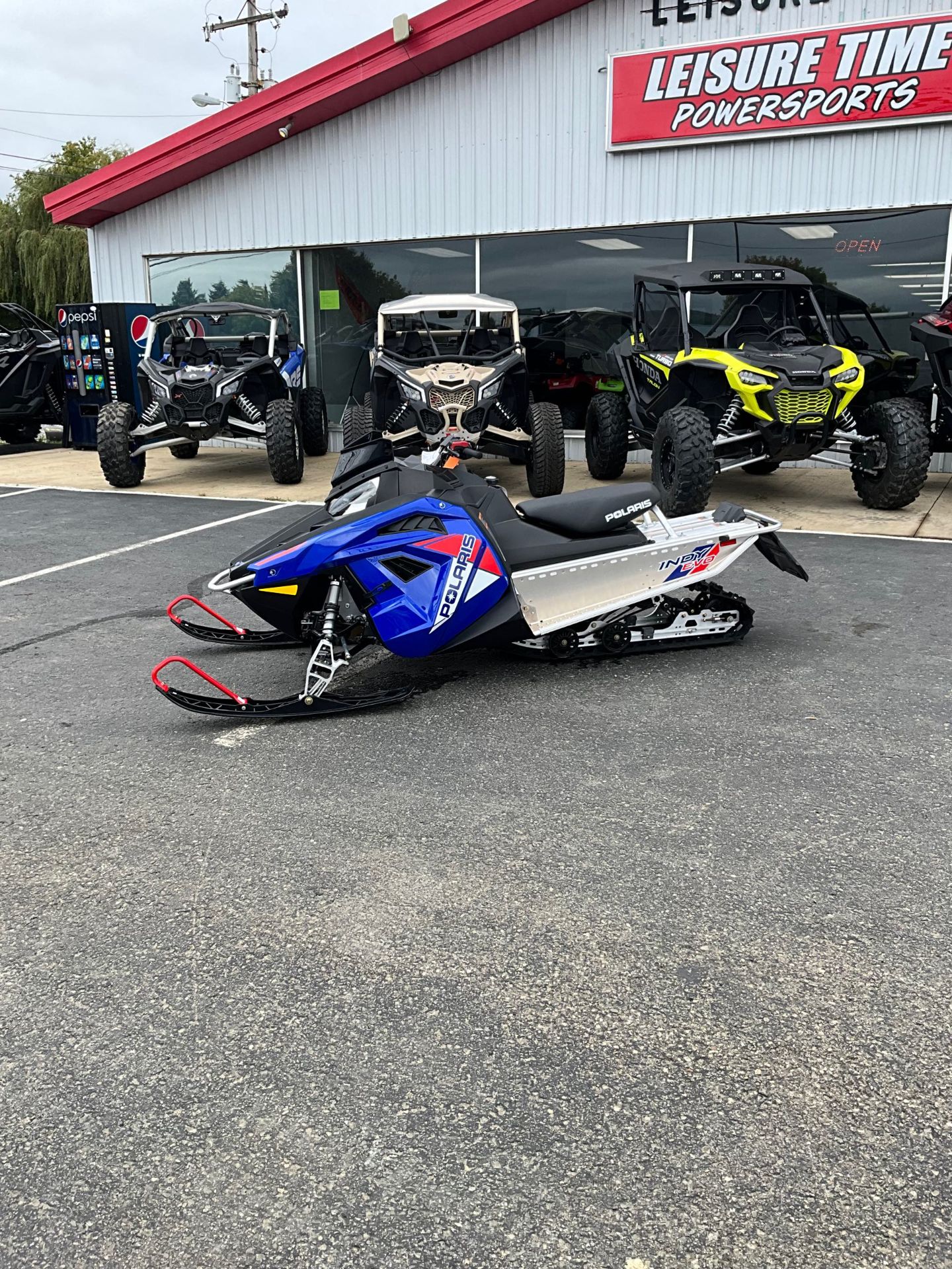 2023 Polaris 550 Indy EVO 121 ES in Corry, Pennsylvania - Photo 2