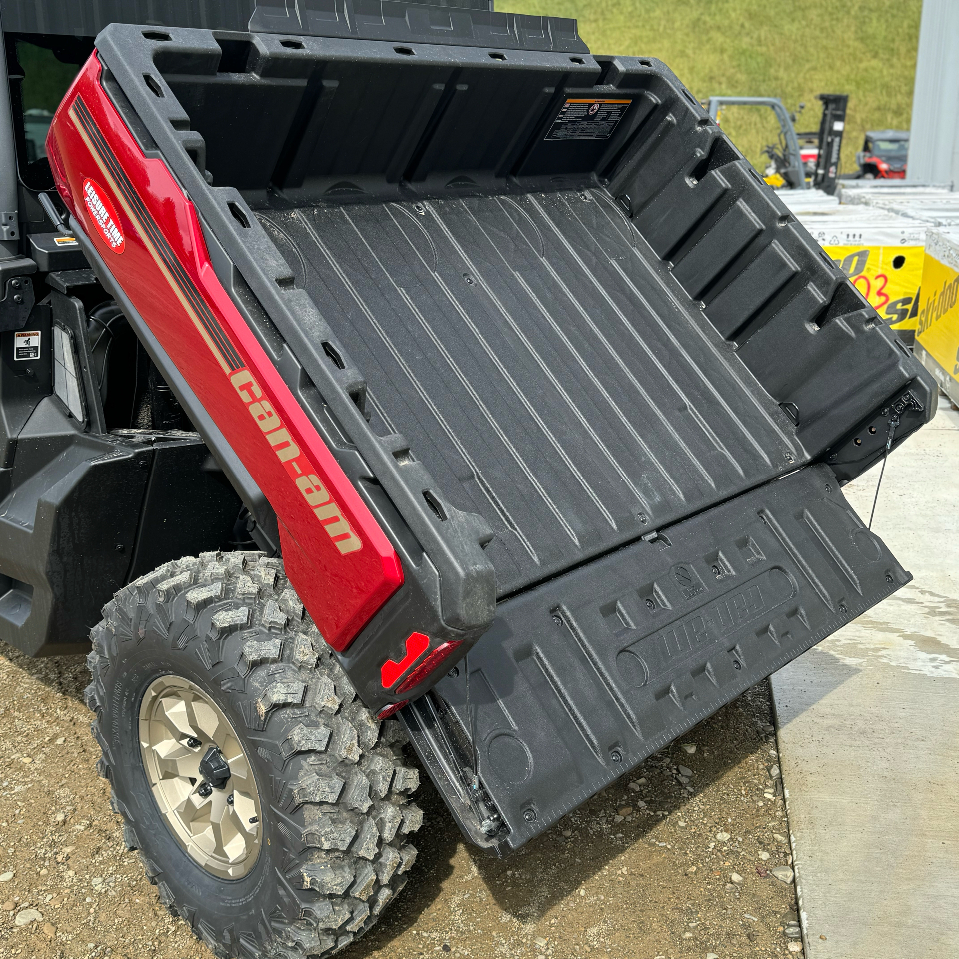 2025 Can-Am Defender Limited in Corry, Pennsylvania - Photo 11