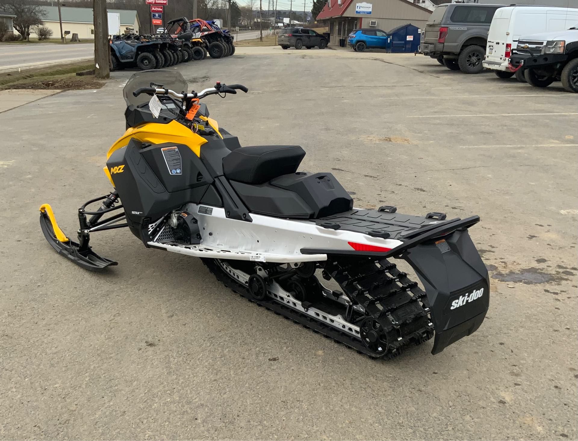 2024 Ski-Doo MXZ Sport 137 600 EFI ES RipSaw 1.25 in Corry, Pennsylvania - Photo 3