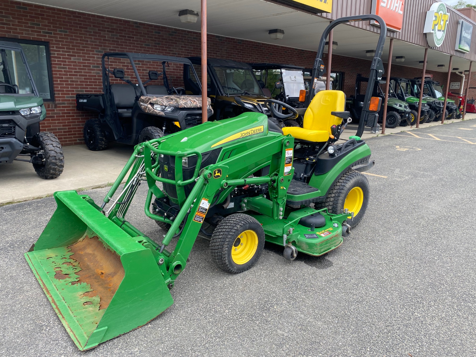 2016 John Deere 1025R in Pittsfield, Massachusetts - Photo 2