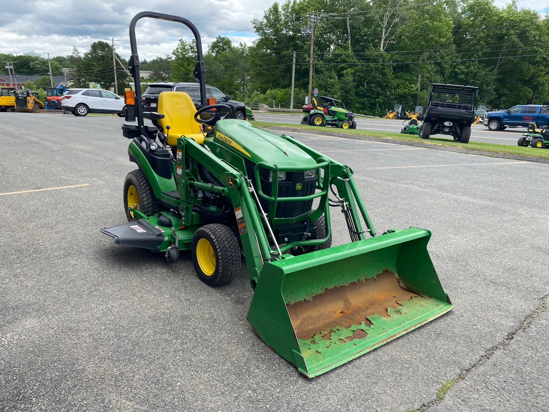 2016 John Deere 1025R in Pittsfield, Massachusetts - Photo 4