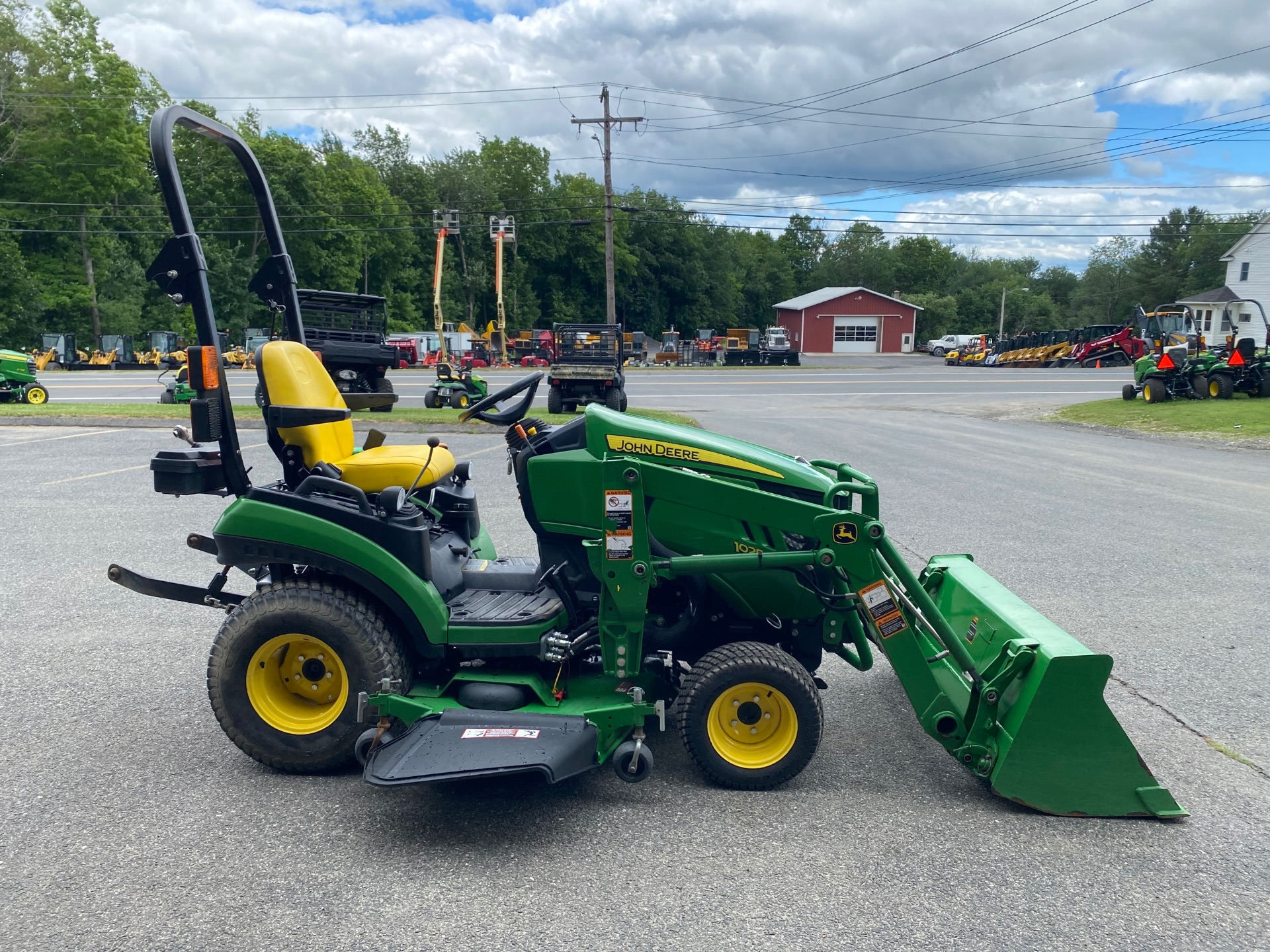 2016 John Deere 1025R in Pittsfield, Massachusetts - Photo 5