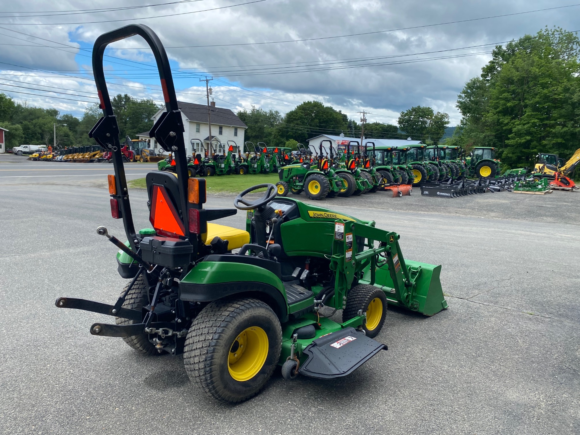 2016 John Deere 1025R in Pittsfield, Massachusetts - Photo 6