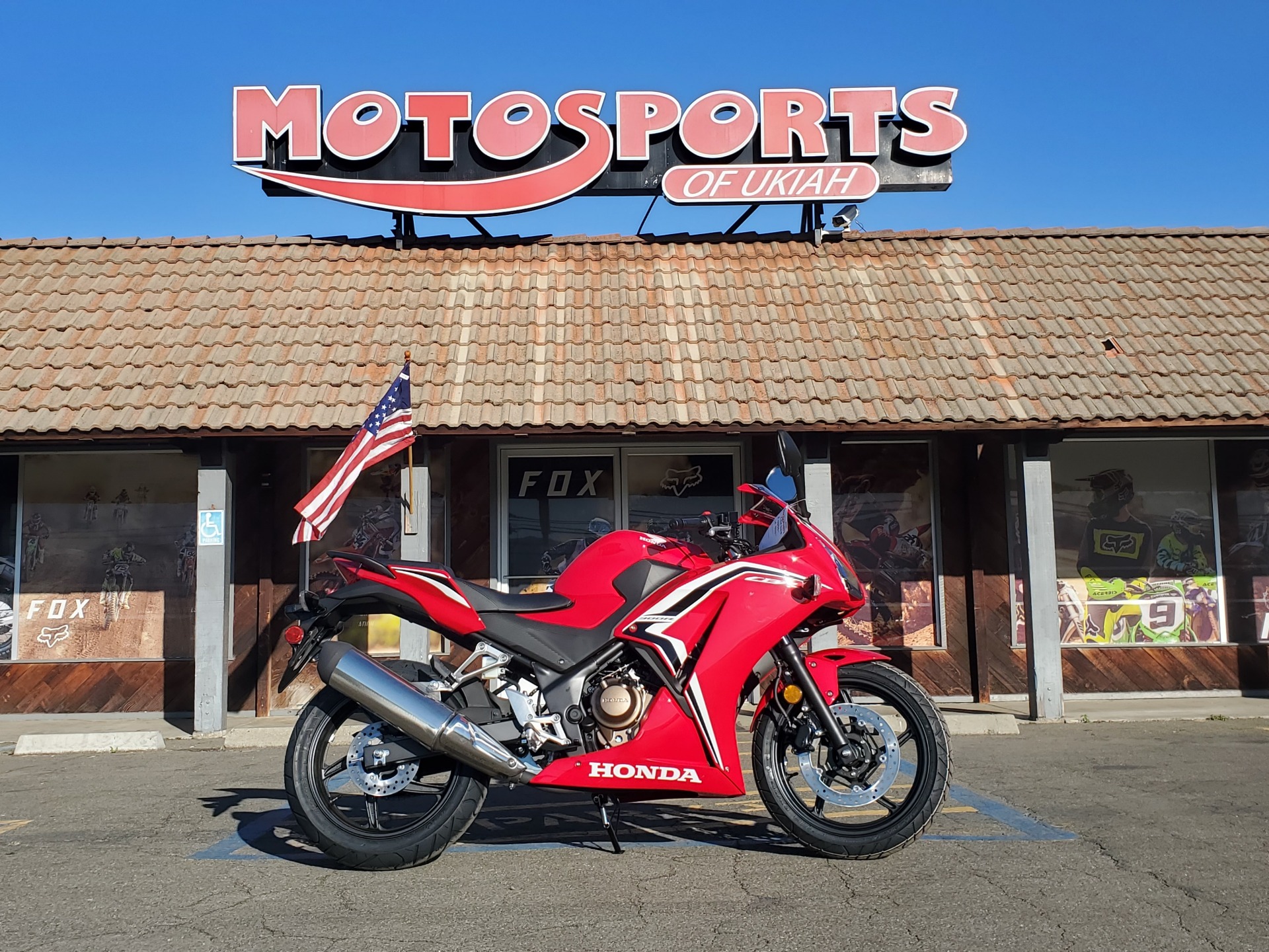 2022 Honda CBR300R in Ukiah, California - Photo 1