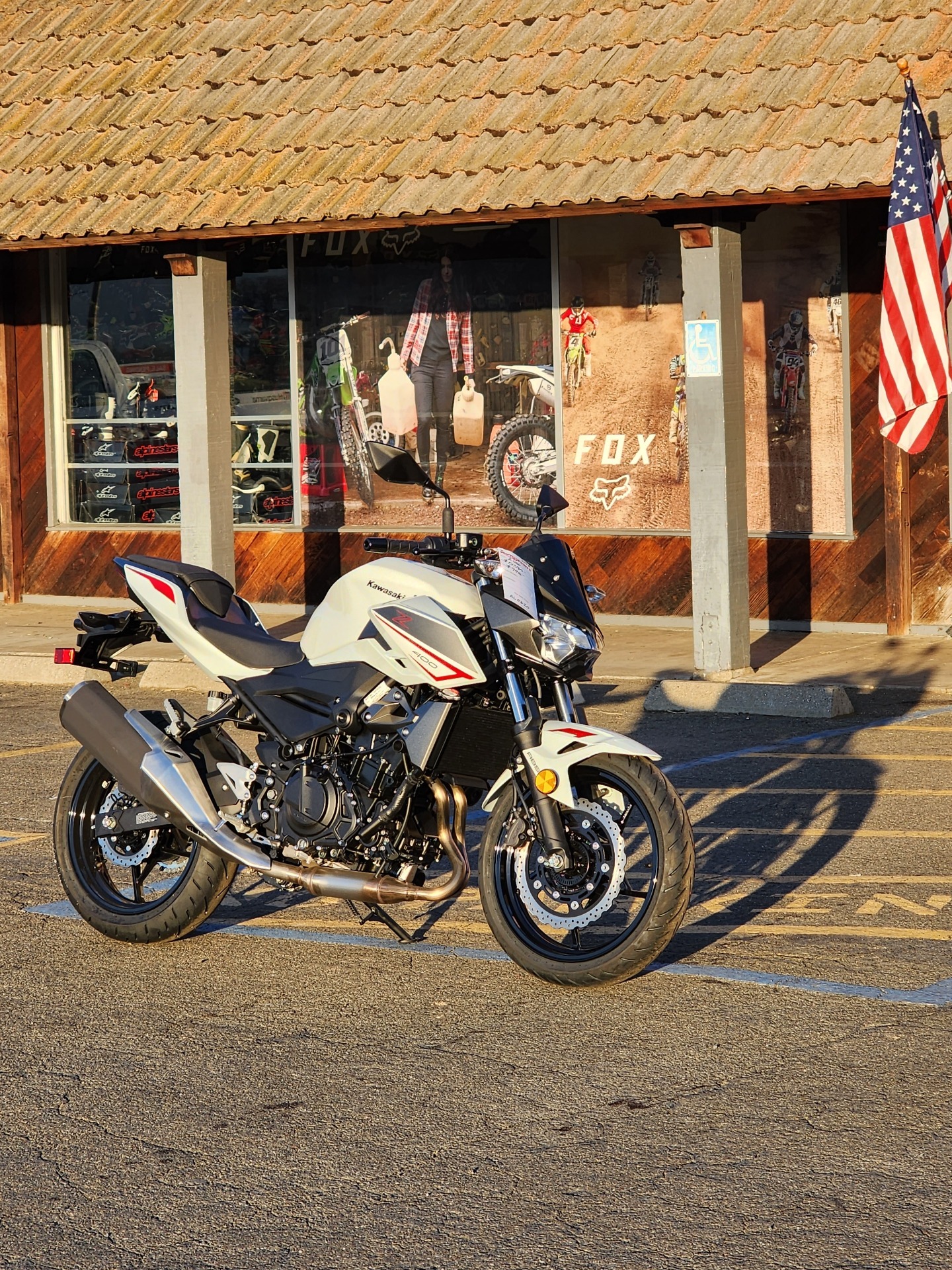 2023 Kawasaki Z400 ABS in Ukiah, California - Photo 2