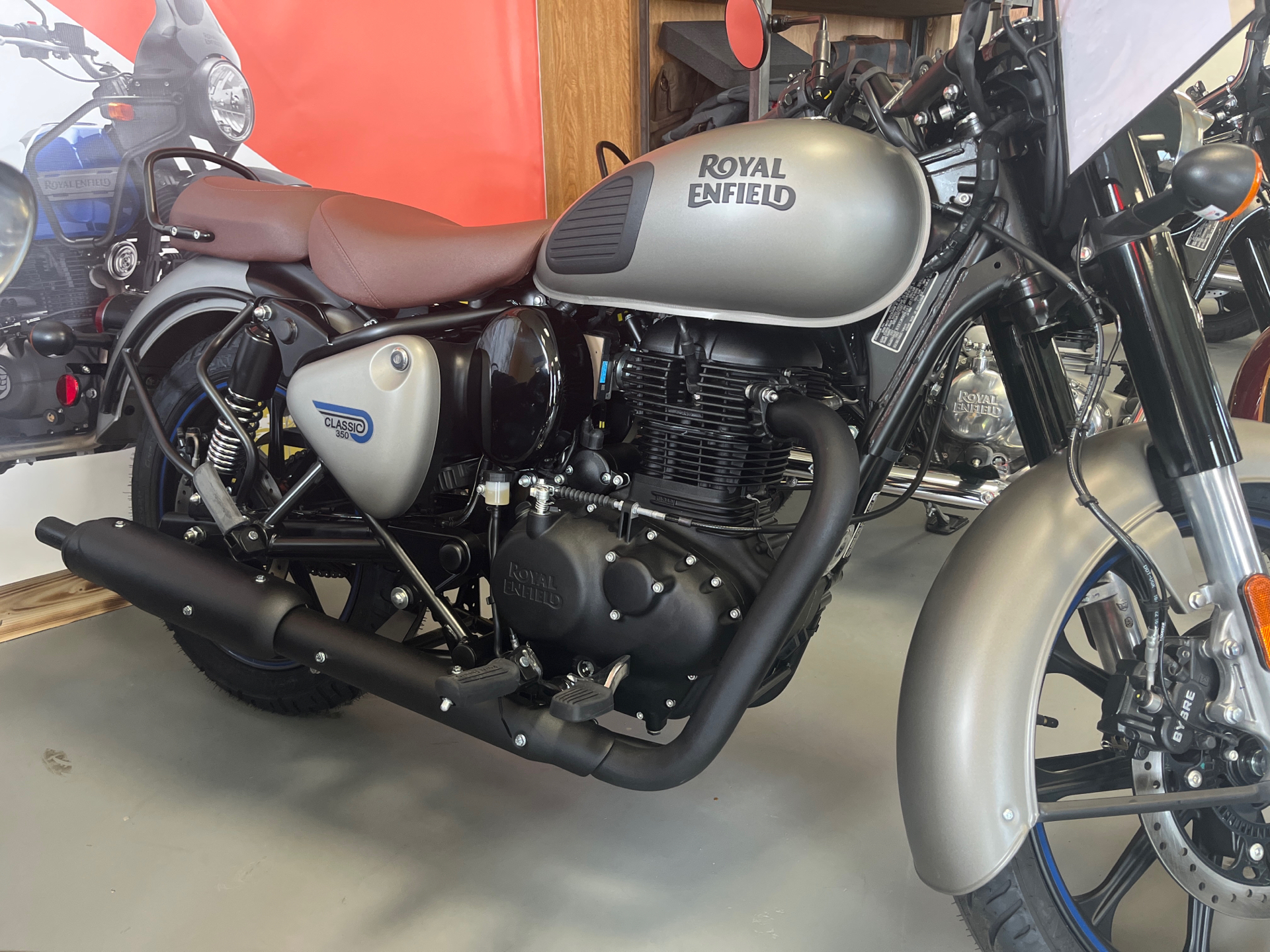 2023 Royal Enfield Classic 350 in Fort Wayne, Indiana - Photo 1
