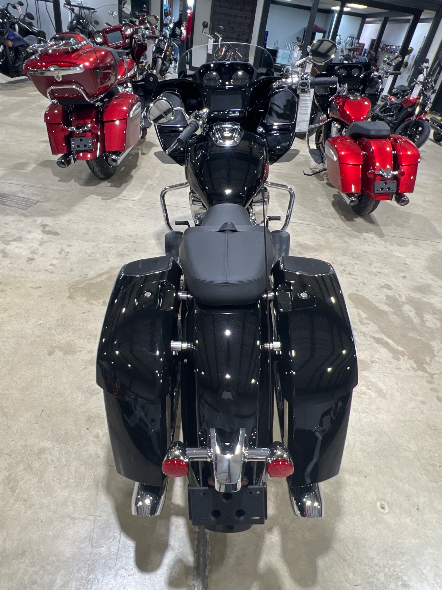 2024 Indian Motorcycle Challenger® Limited with PowerBand Audio Package in Fort Wayne, Indiana - Photo 3