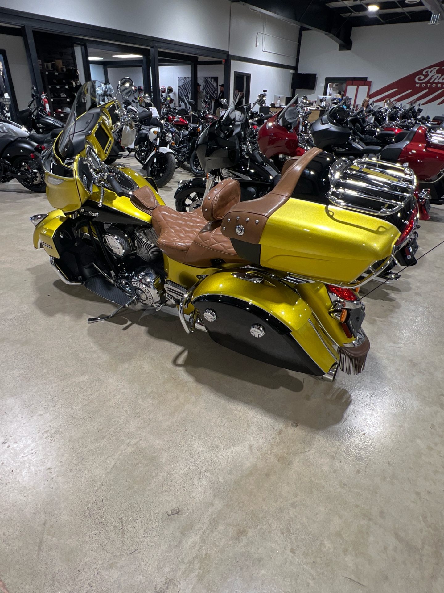 2018 Indian Motorcycle Roadmaster® Icon Series in Fort Wayne, Indiana - Photo 2