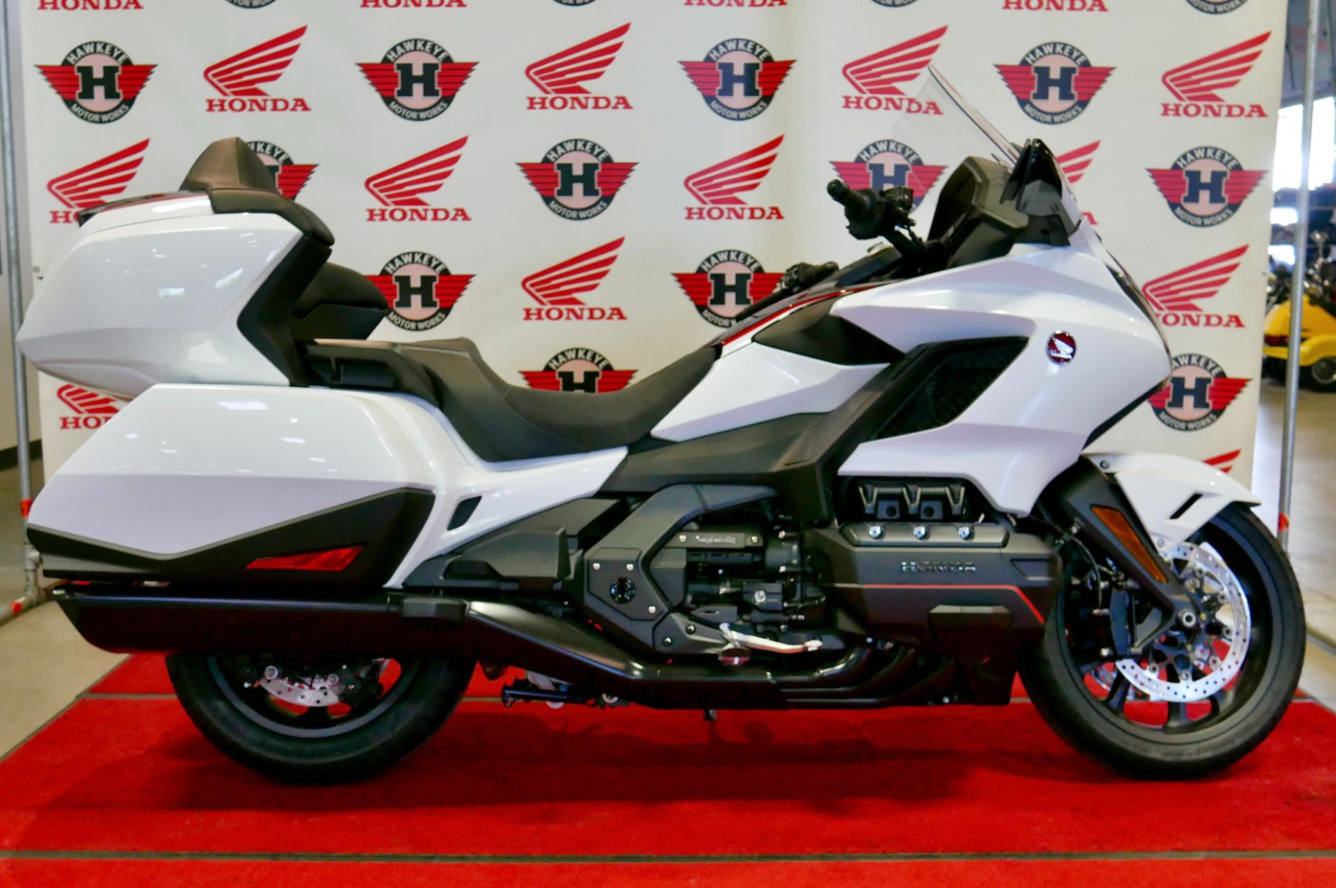 2024 Honda Gold Wing Tour Automatic DCT in Davenport, Iowa - Photo 2