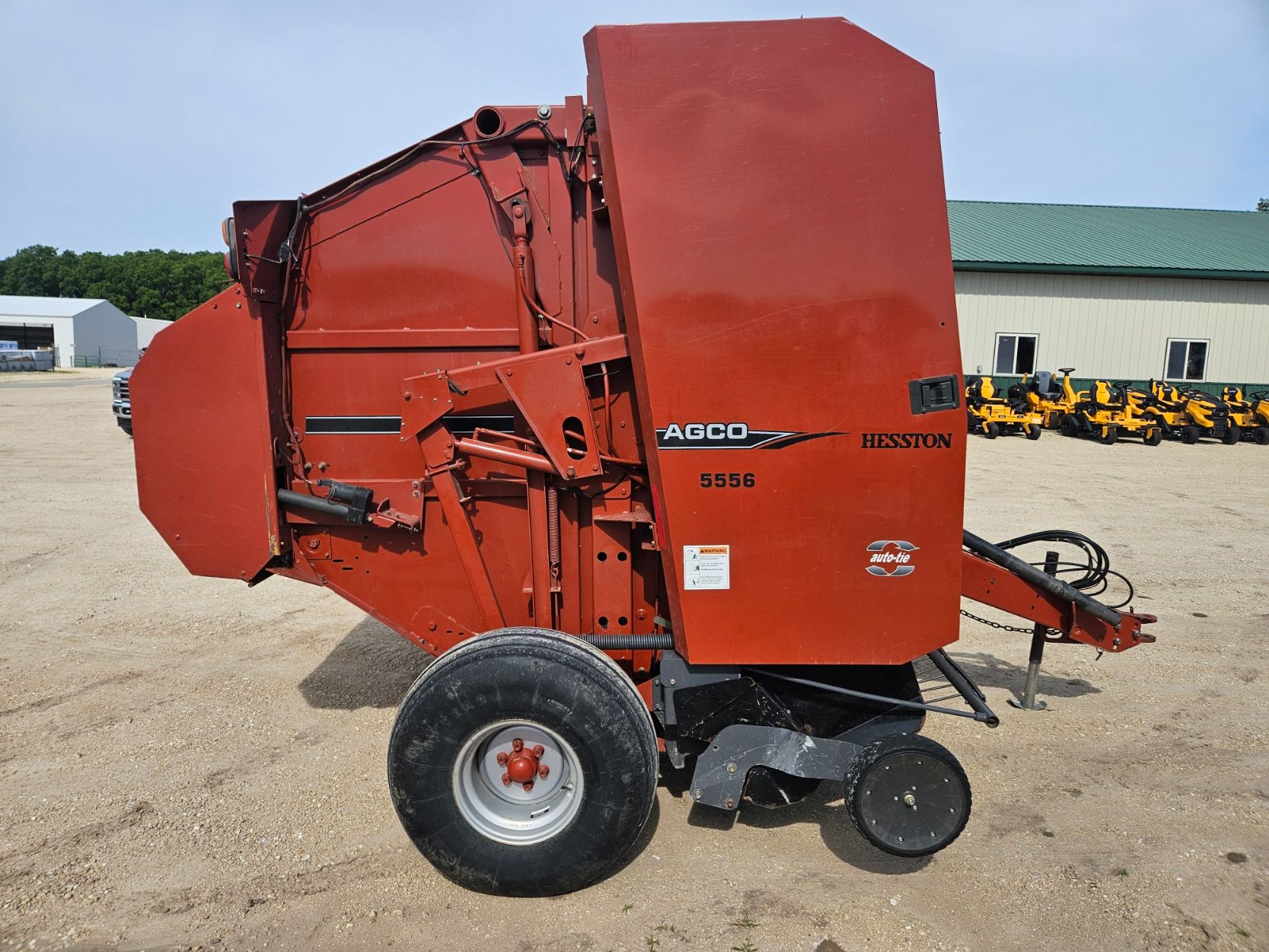 2008 AGCO 5556 in Worthington, Iowa - Photo 4