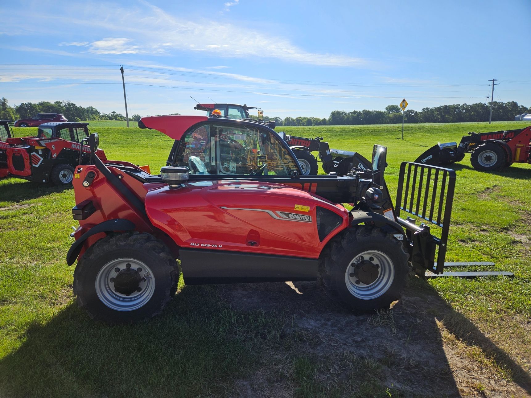 2023 Manitou Group (Edge/Mustang/Manitou) MLT625ST5CRC in Worthington, Iowa - Photo 4