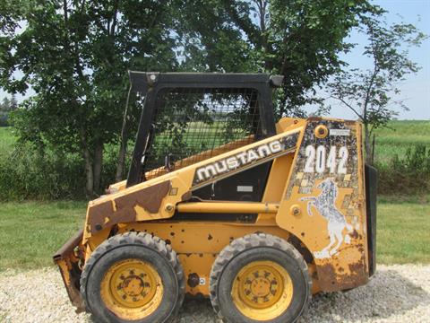 1999 Mustang 2042 in Worthington, Iowa - Photo 2