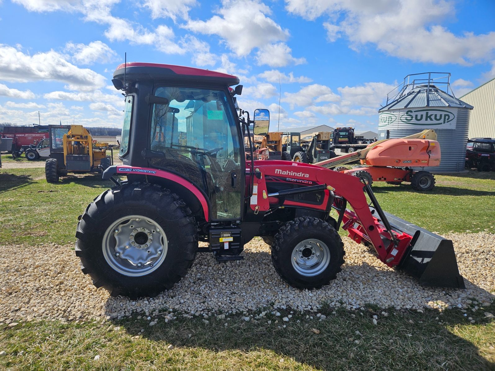 2019 Mahindra 3540 HST in Worthington, Iowa - Photo 4