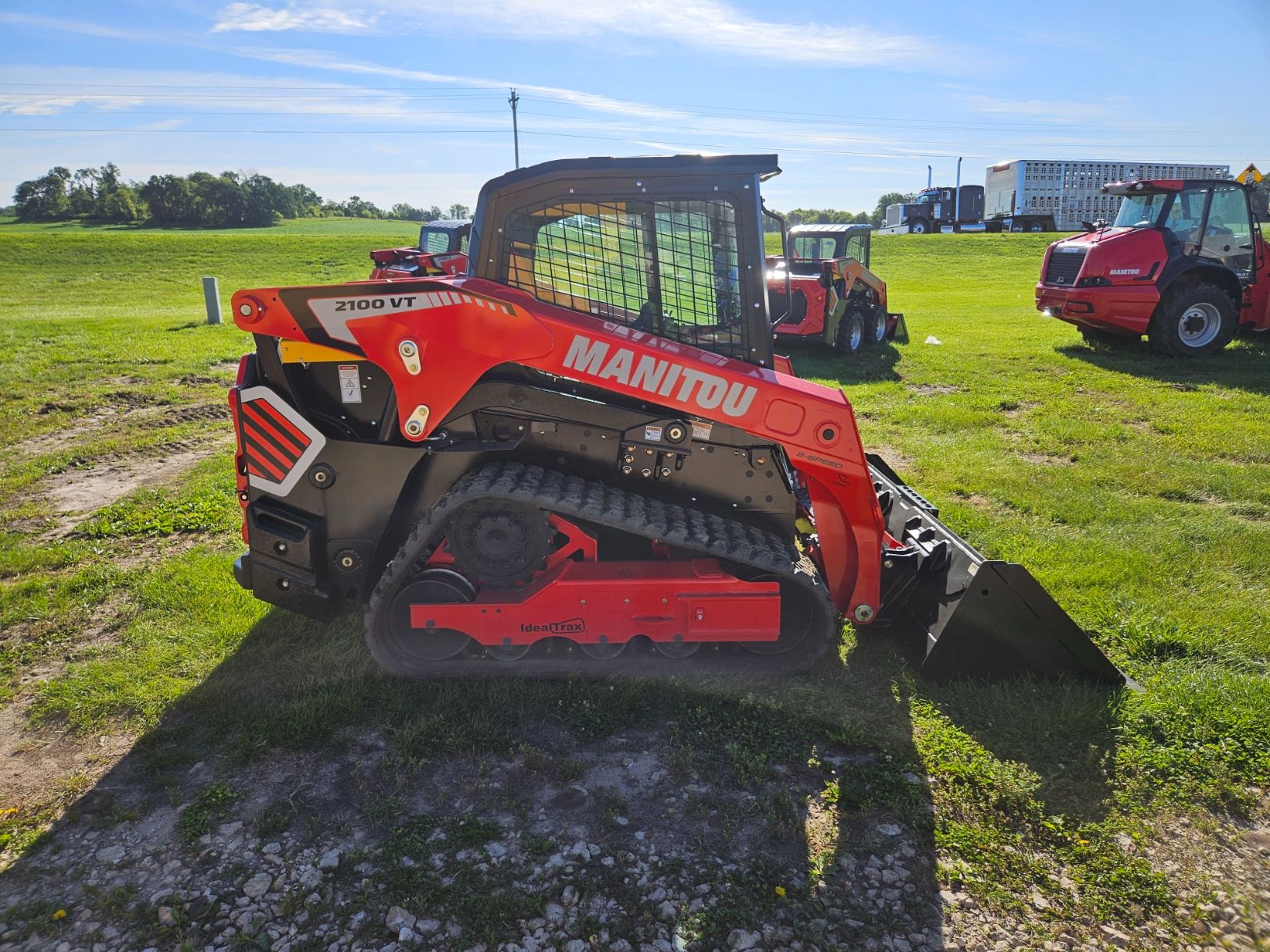 Manitou 2100VT Trackloader in Worthington, Iowa - Photo 4