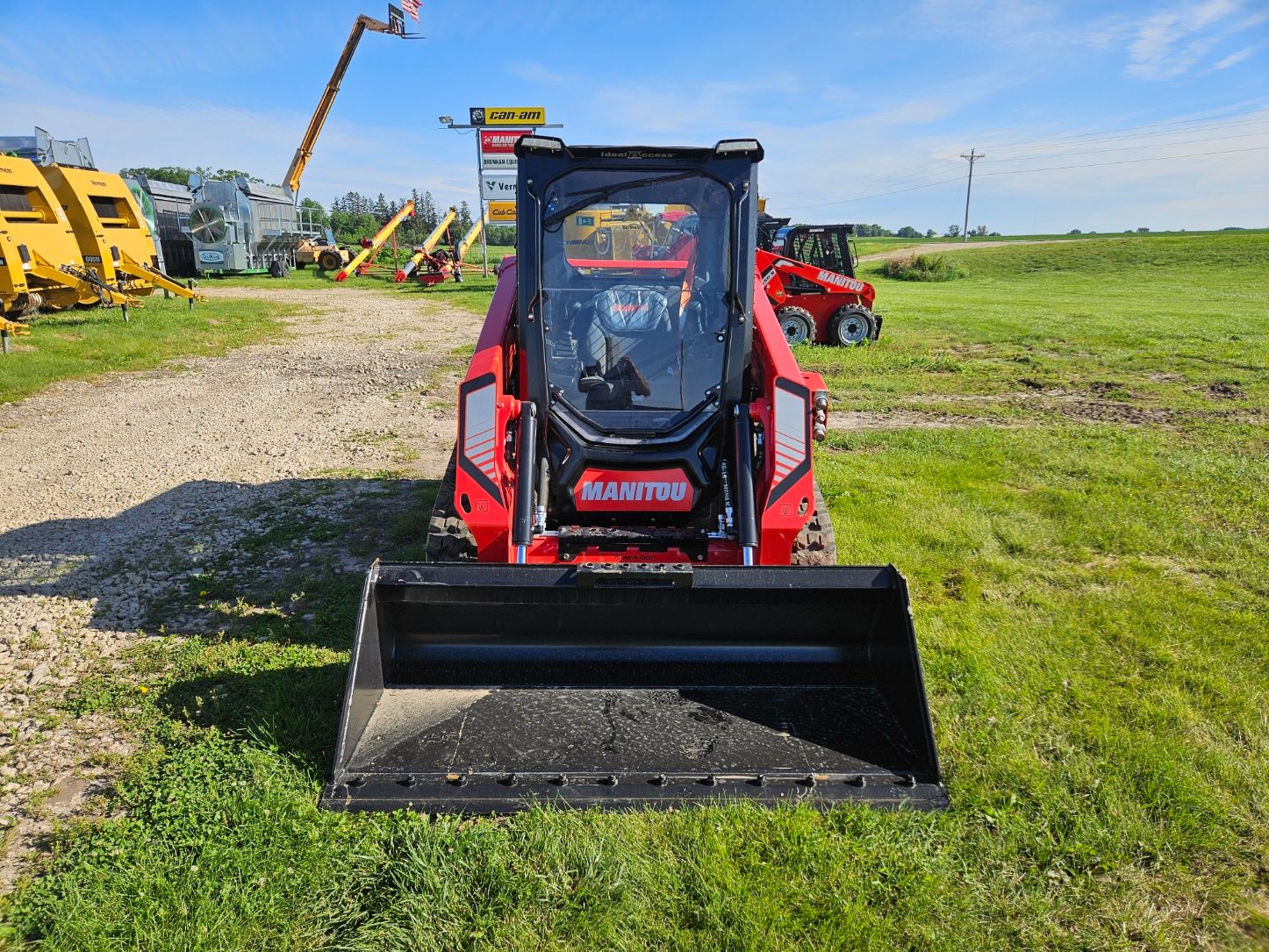 Manitou 2100VT Trackloader in Worthington, Iowa - Photo 5