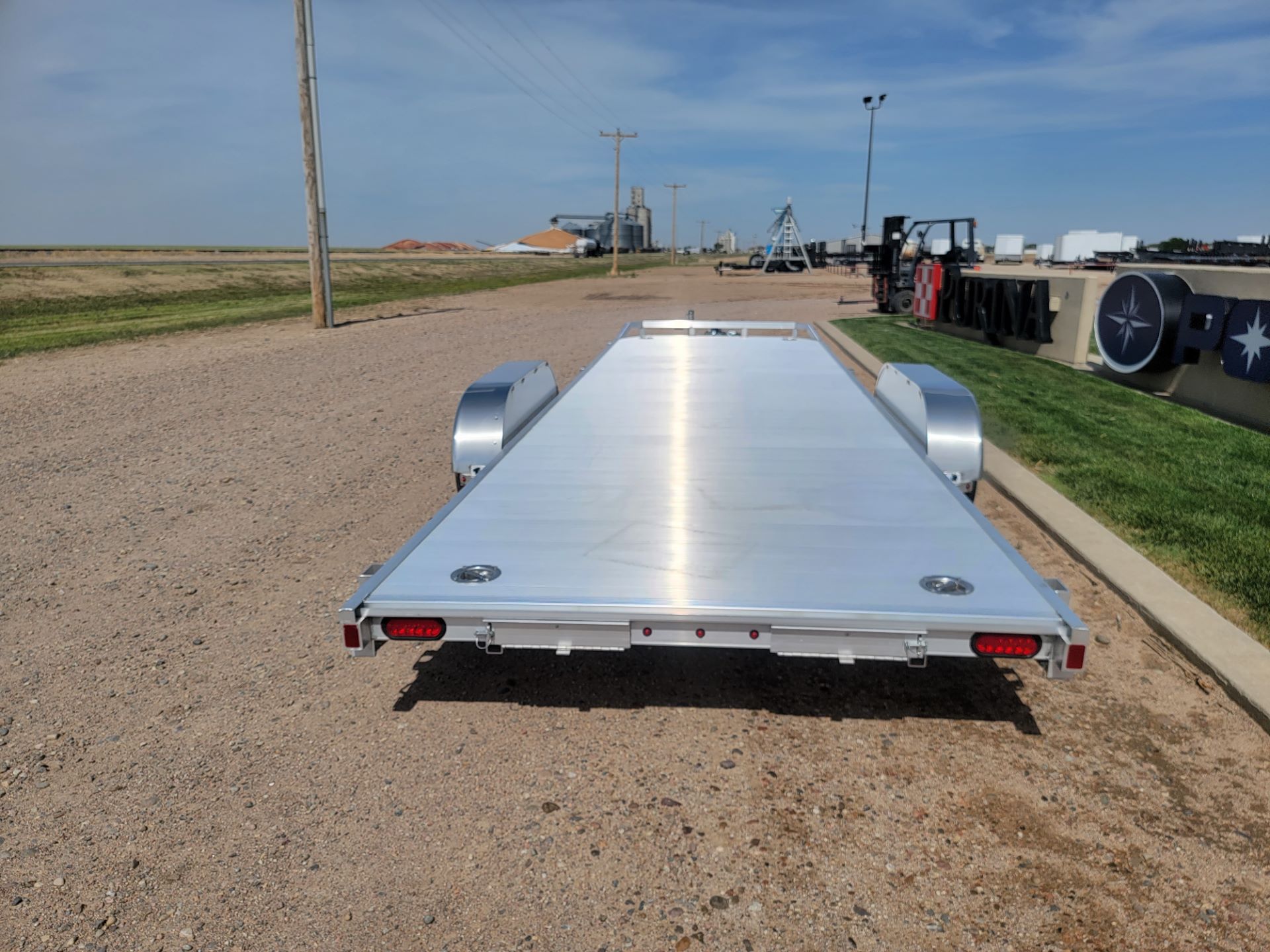 2023 ALUMA 8222 HEAVY T/A ELEC BRKS RAMP FRNT RAIL 5K 15" ALUM WHLS in Montezuma, Kansas - Photo 5