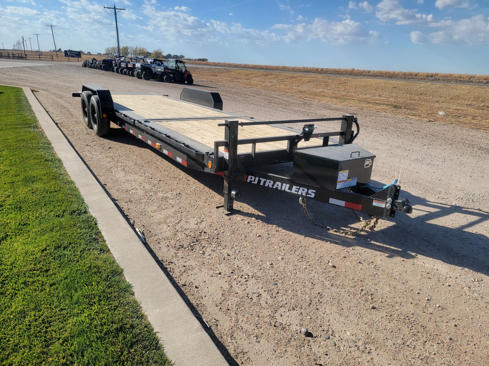 2023 PJ Trailers 24' HD Equipment Tilt 6" Channel in Montezuma, Kansas - Photo 4