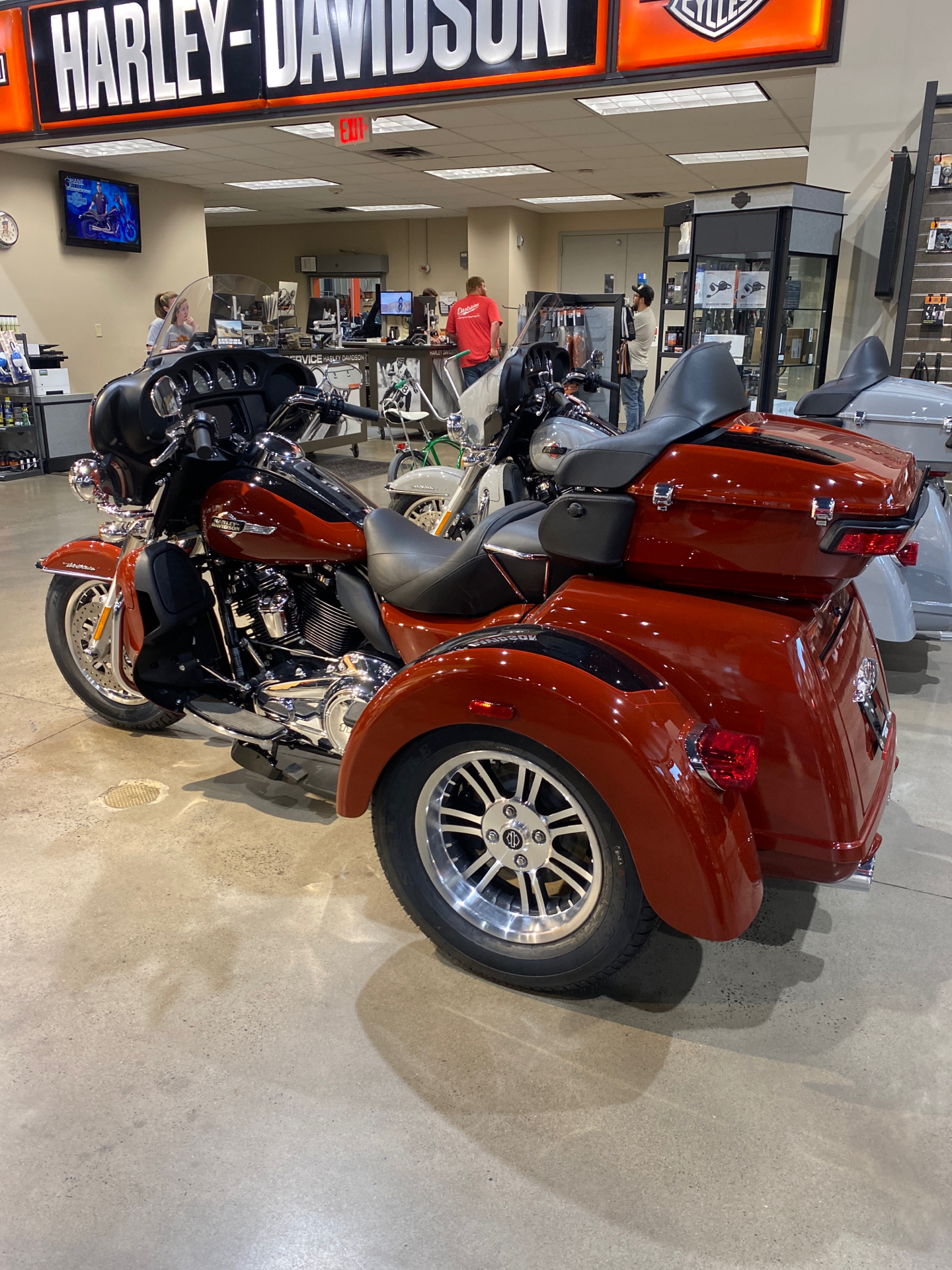 2024 Harley-Davidson Tri Glide® Ultra in New York Mills, New York - Photo 2