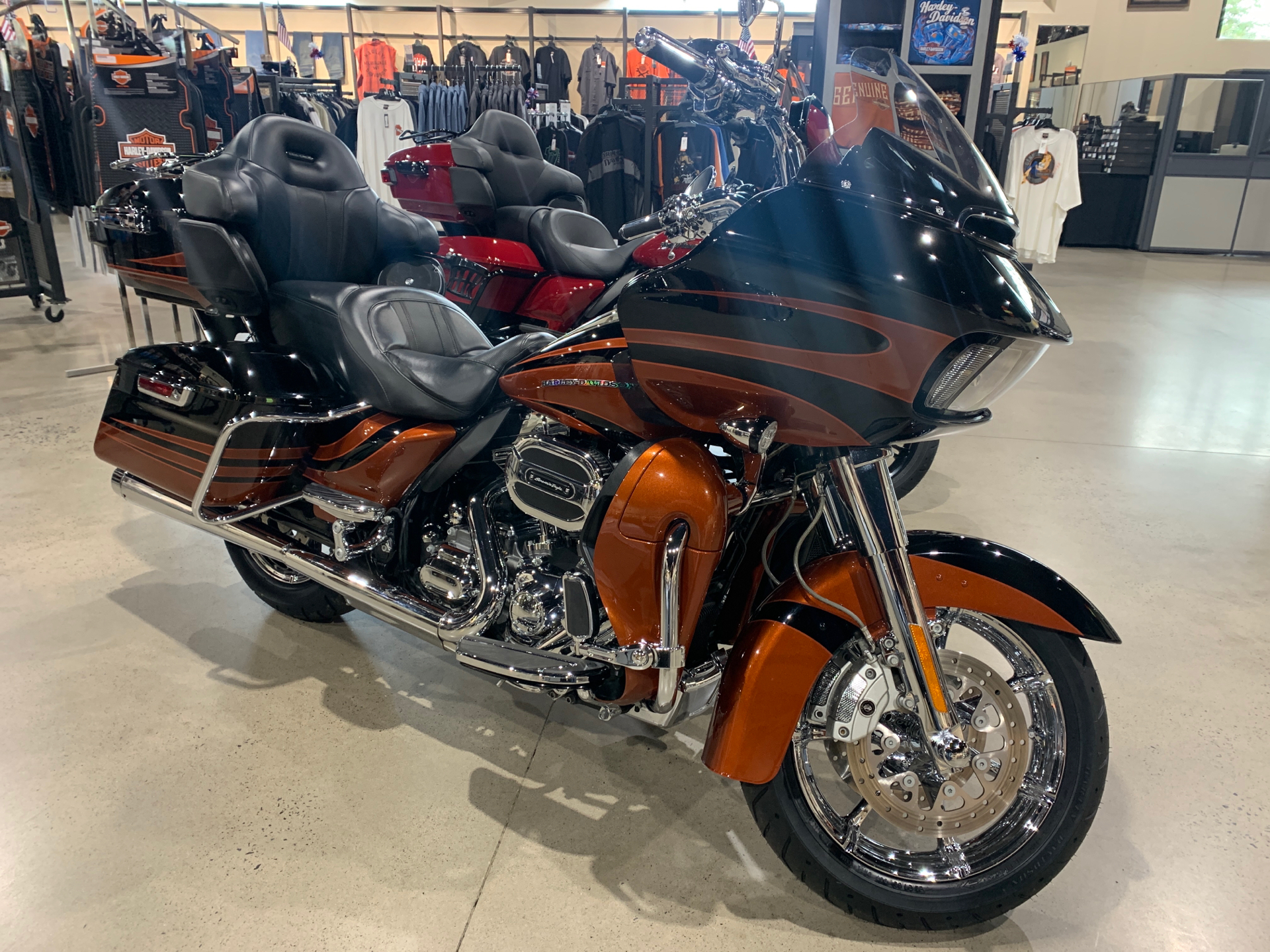 Used 2015 Harley Davidson Cvo Road Glide Ultra Carbon Dust Autumn Sunset Motorcycles In New York Mills Ny Mb618414a