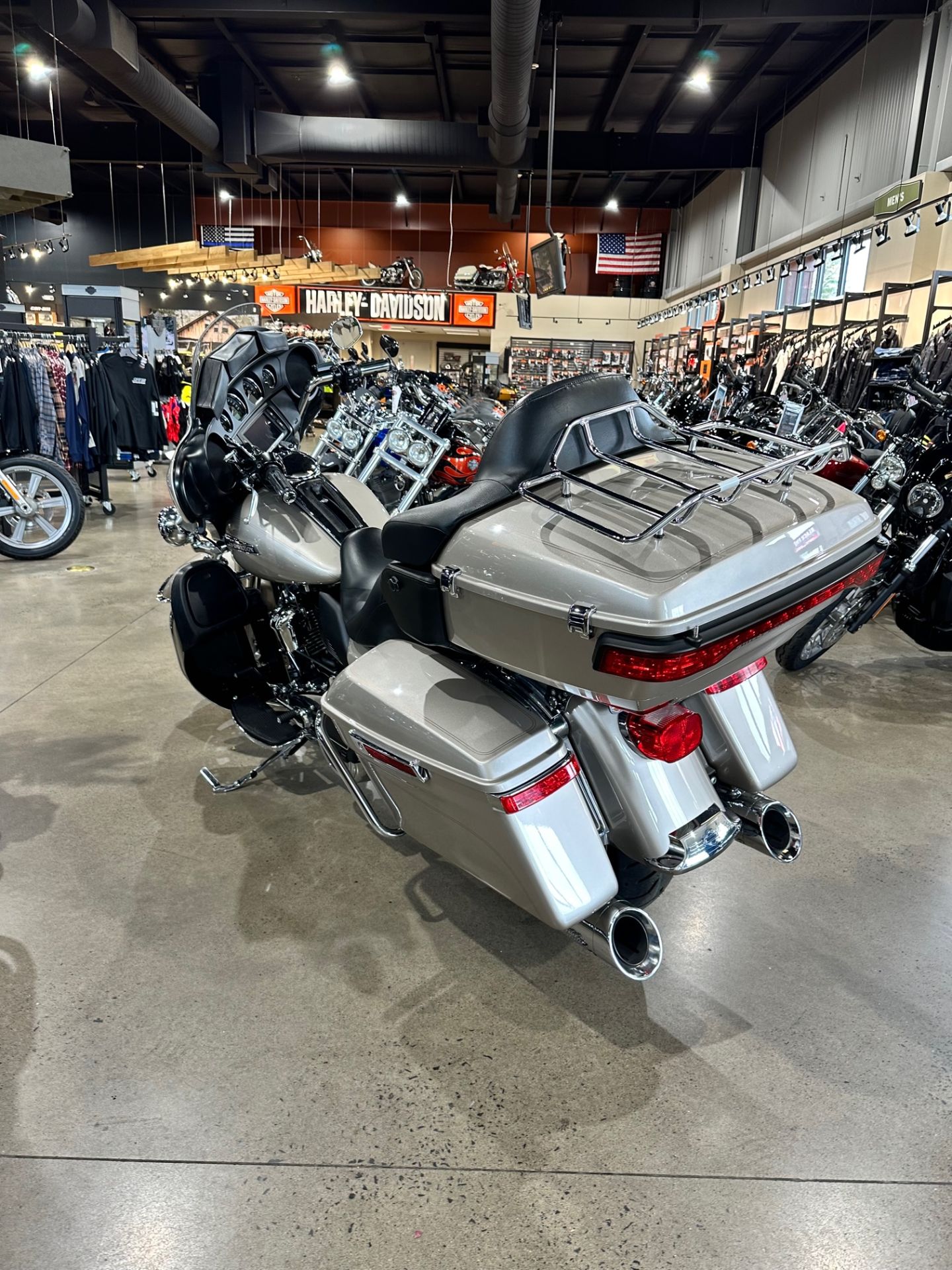 2018 Harley-Davidson Electra Glide® Ultra Classic® in New York Mills, New York - Photo 4