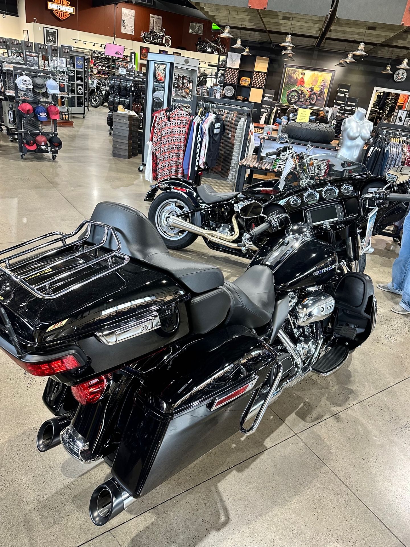 2018 Harley-Davidson Electra Glide® Ultra Classic® in New York Mills, New York - Photo 2