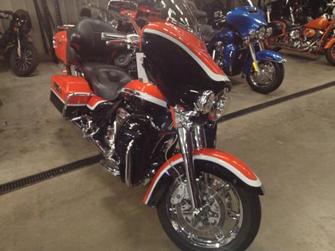 2012 Harley-Davidson CVO™ Ultra Classic® Electra Glide® in Broadalbin, New York - Photo 2