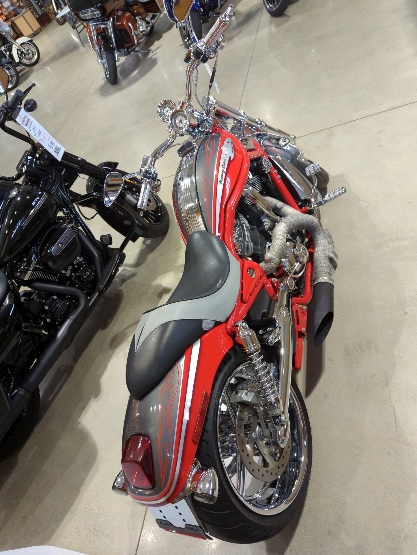 2006 Harley-Davidson CVO™ Screamin' Eagle® V-Rod® in Broadalbin, New York - Photo 2