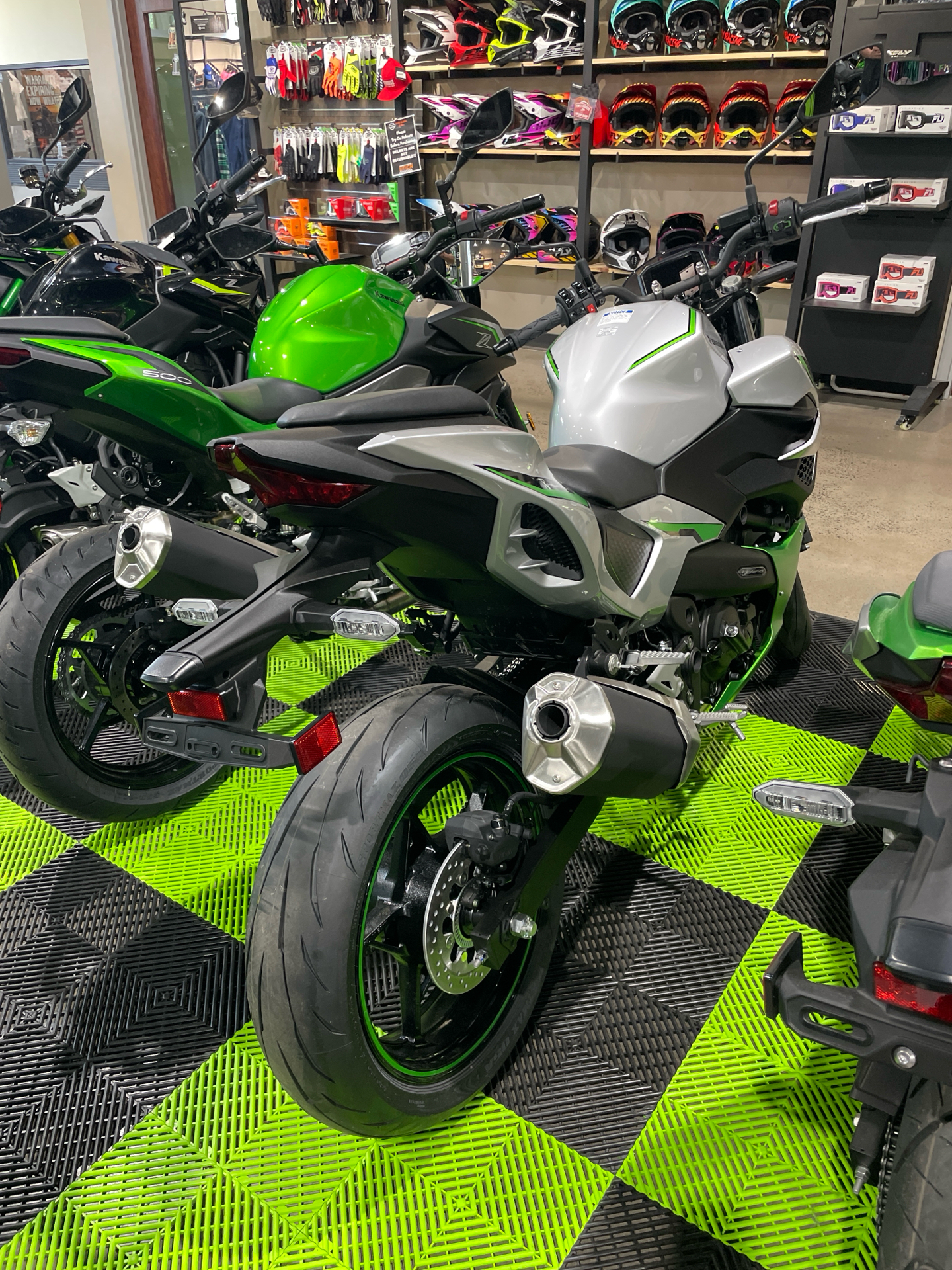 2024 Kawasaki Z7 Hybrid ABS in New York Mills, New York - Photo 3