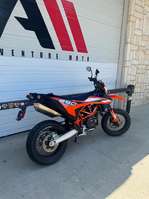 2024 KTM 690 SMC R in McKinney, Texas - Photo 3