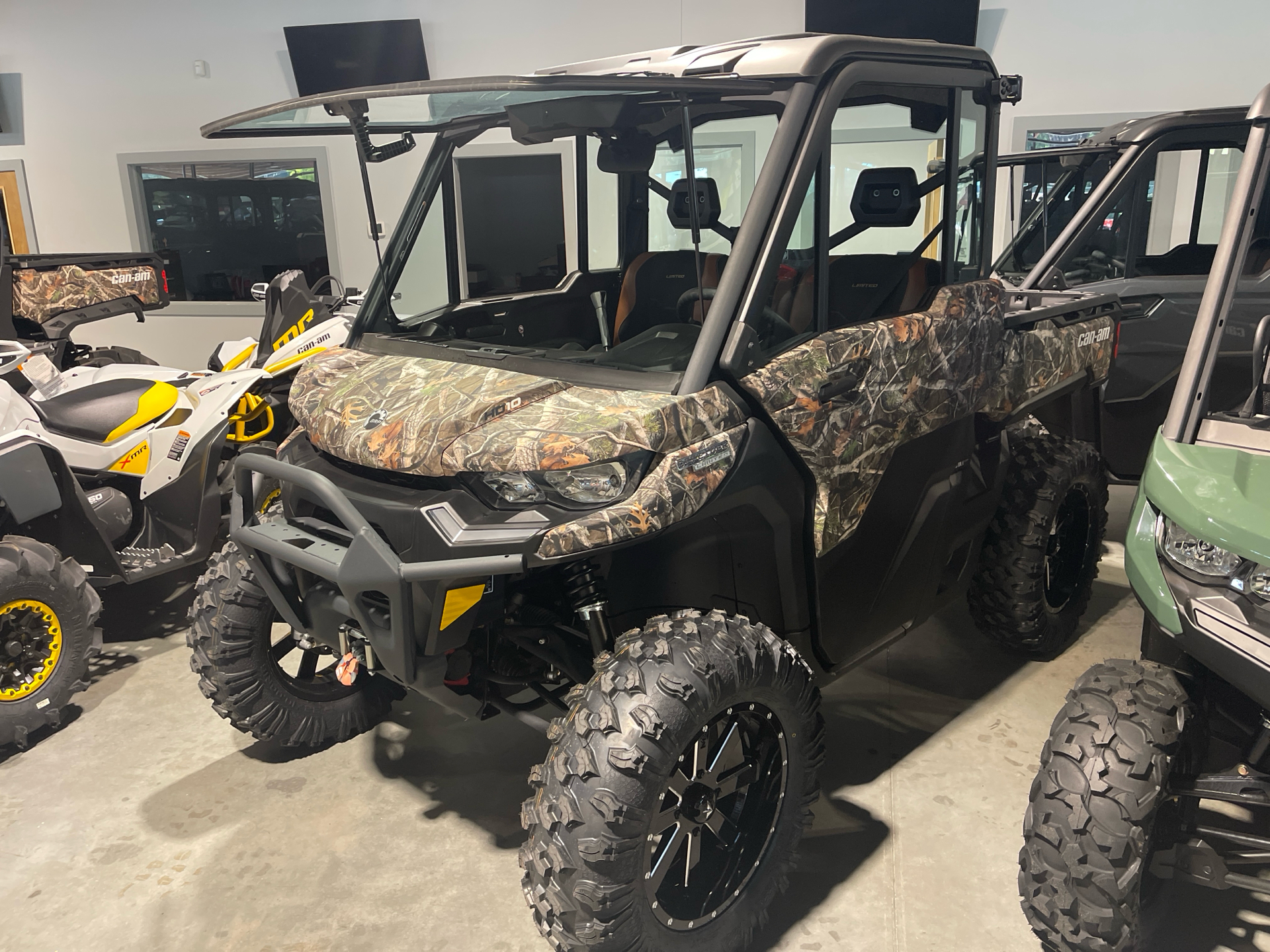 2024 Can-Am Defender Limited in Tifton, Georgia - Photo 2