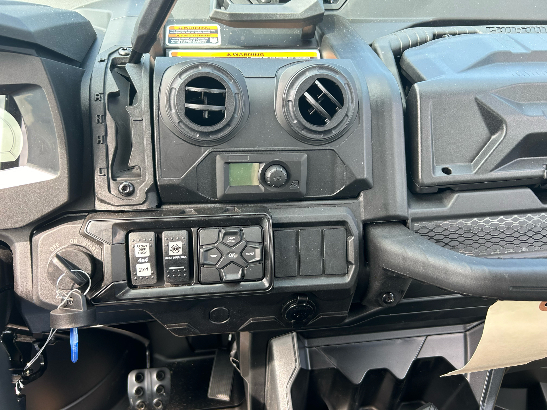 2024 Can-Am Defender MAX Lone Star CAB in Tifton, Georgia - Photo 15