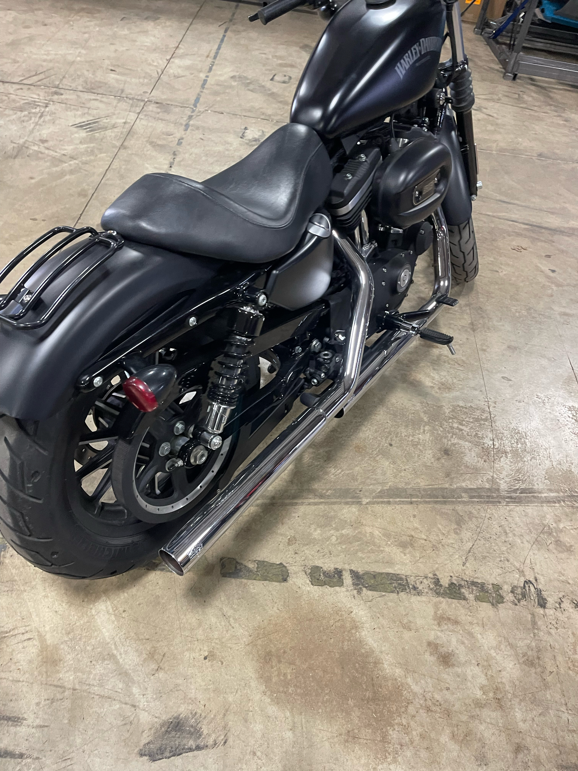 2015 Harley-Davidson Iron 883™ in Monroe, Michigan - Photo 4