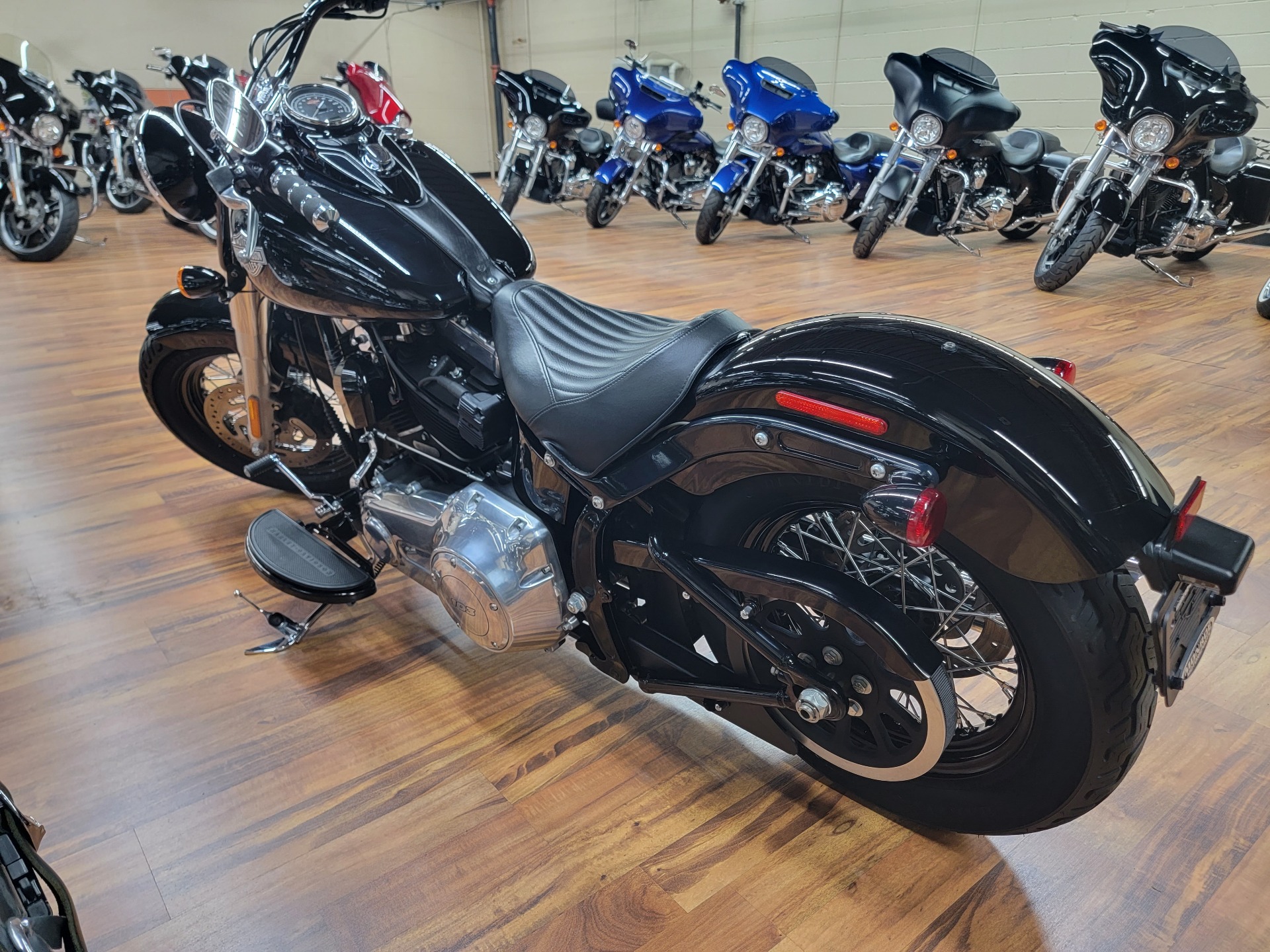 2015 Harley-Davidson Softail Slim® in Monroe, Michigan - Photo 5