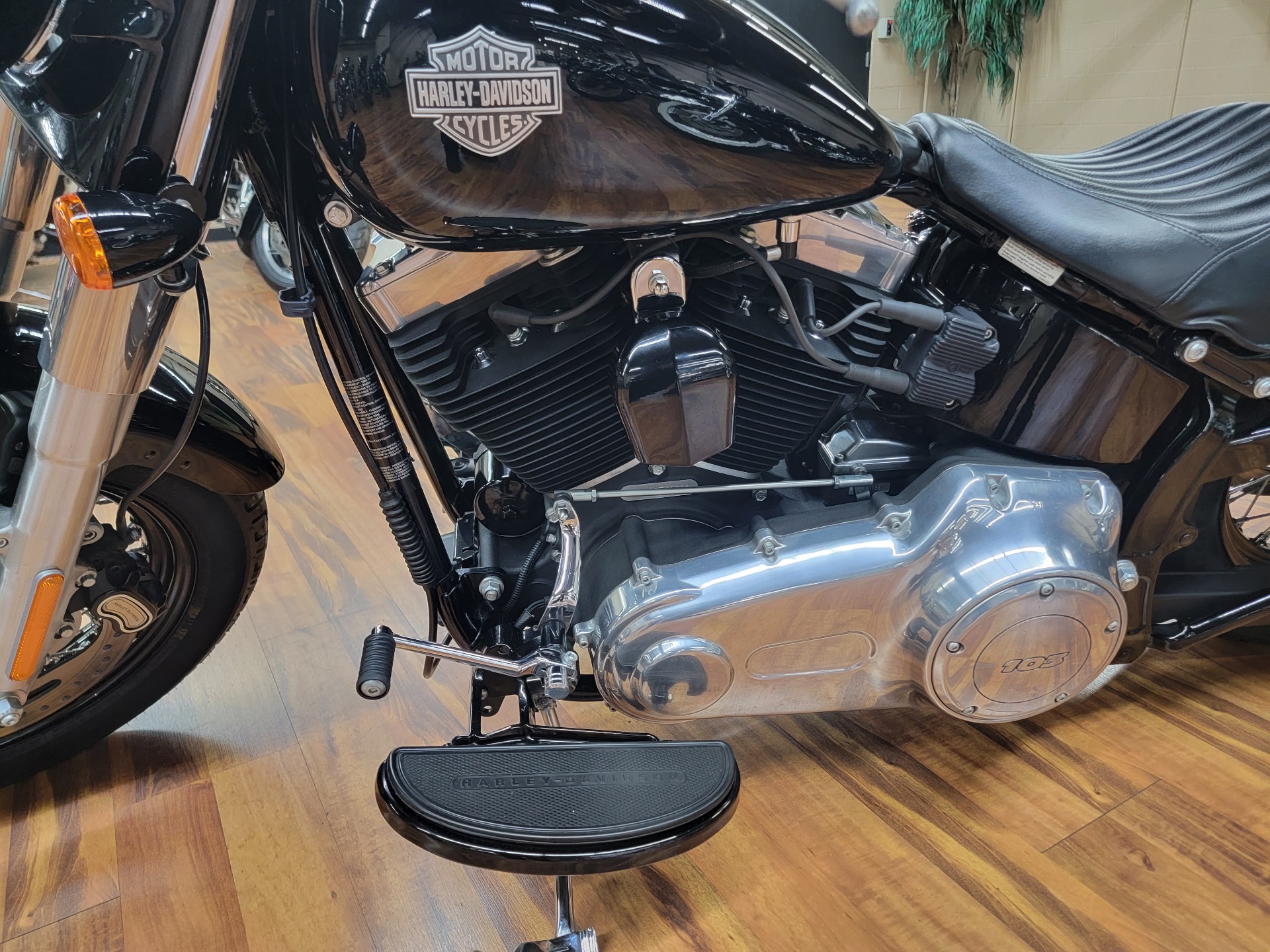 2015 Harley-Davidson Softail Slim® in Monroe, Michigan - Photo 9