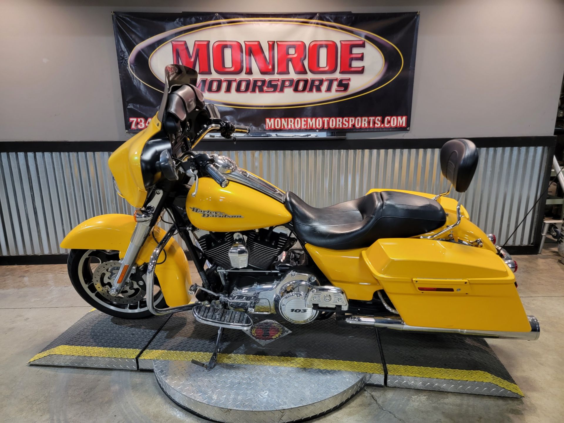 2013 Harley-Davidson Street Glide® in Monroe, Michigan - Photo 3