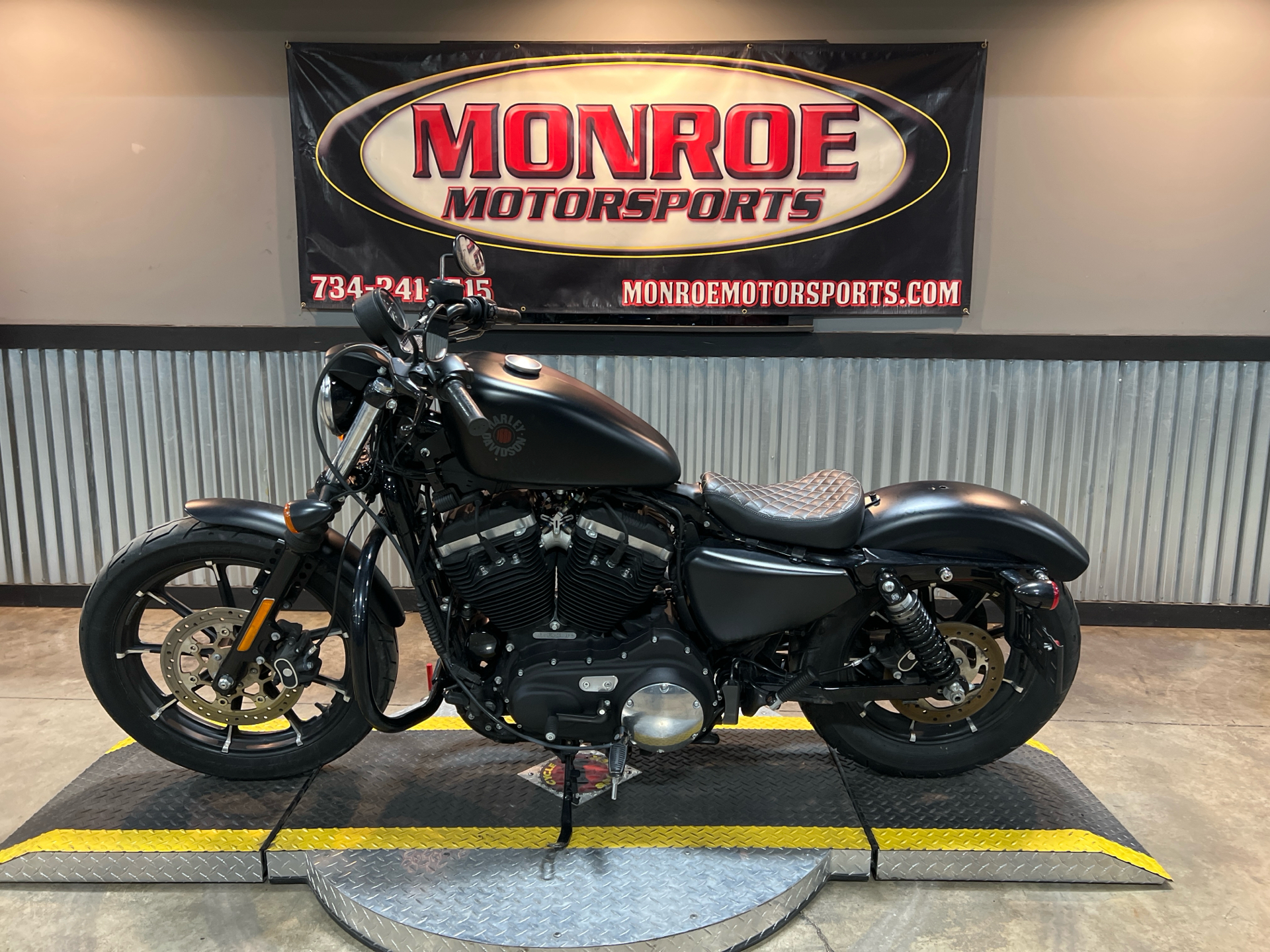 2020 Harley-Davidson Iron 883™ in Monroe, Michigan - Photo 4