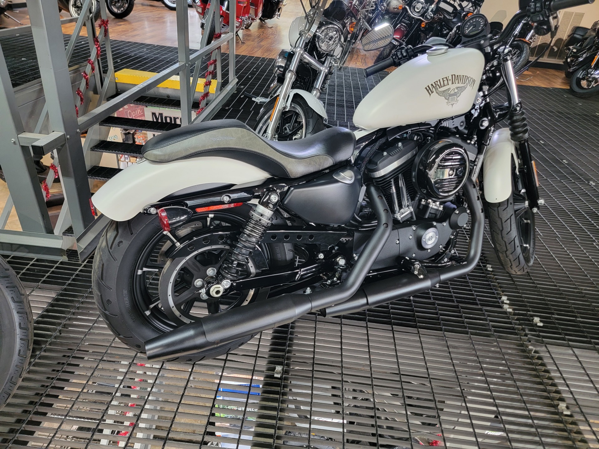 2018 Harley-Davidson Iron 883™ in Monroe, Michigan - Photo 2
