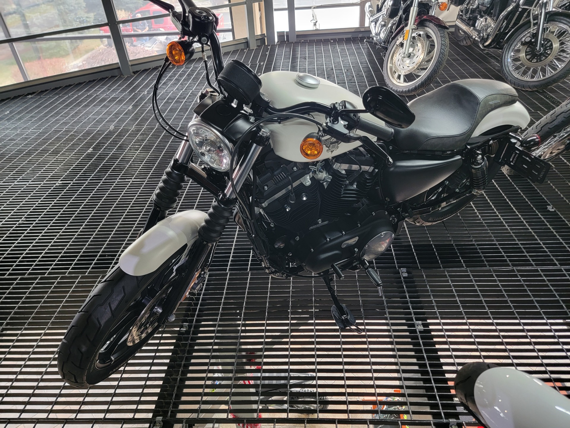 2018 Harley-Davidson Iron 883™ in Monroe, Michigan - Photo 5