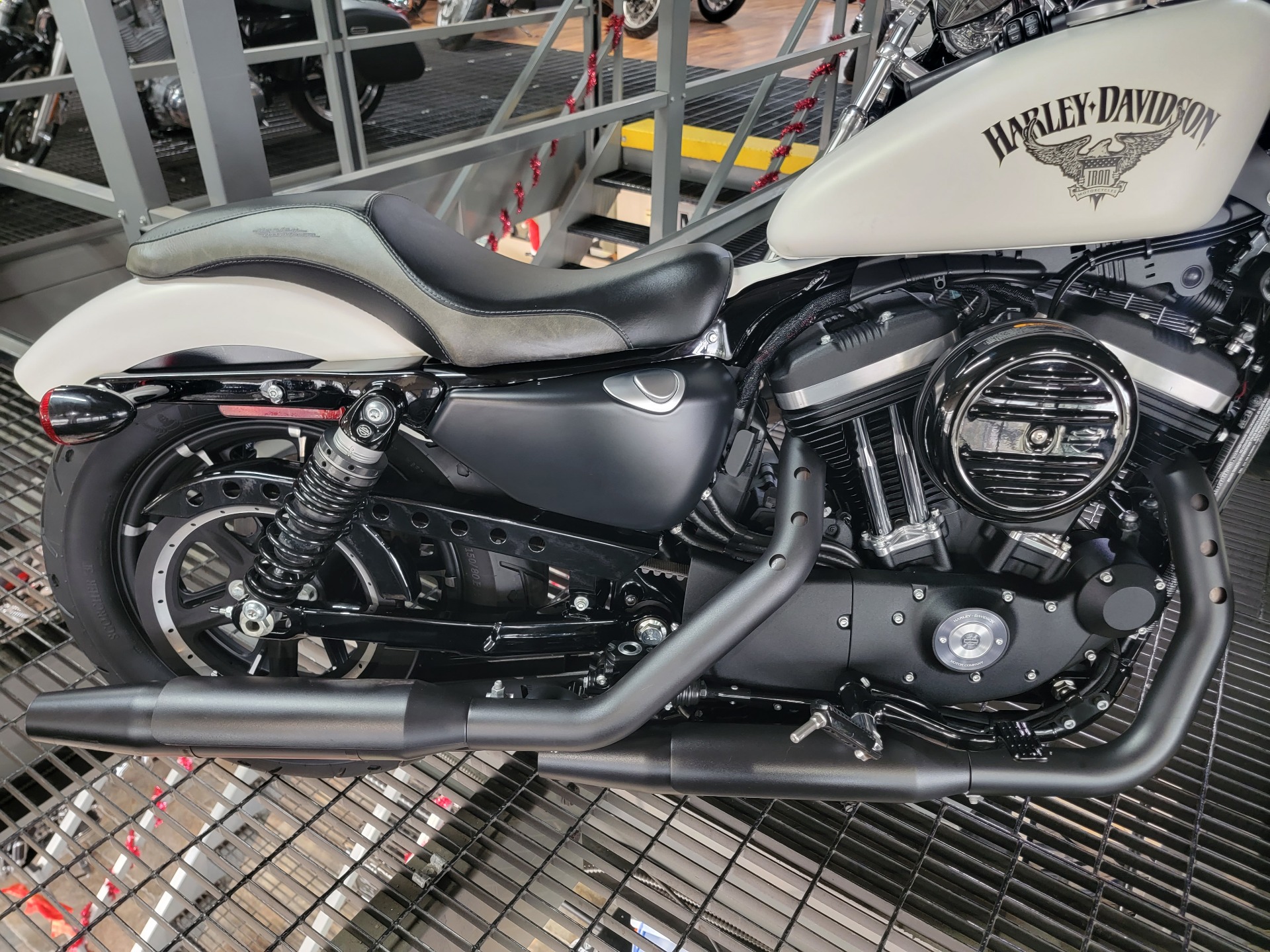 2018 Harley-Davidson Iron 883™ in Monroe, Michigan - Photo 11