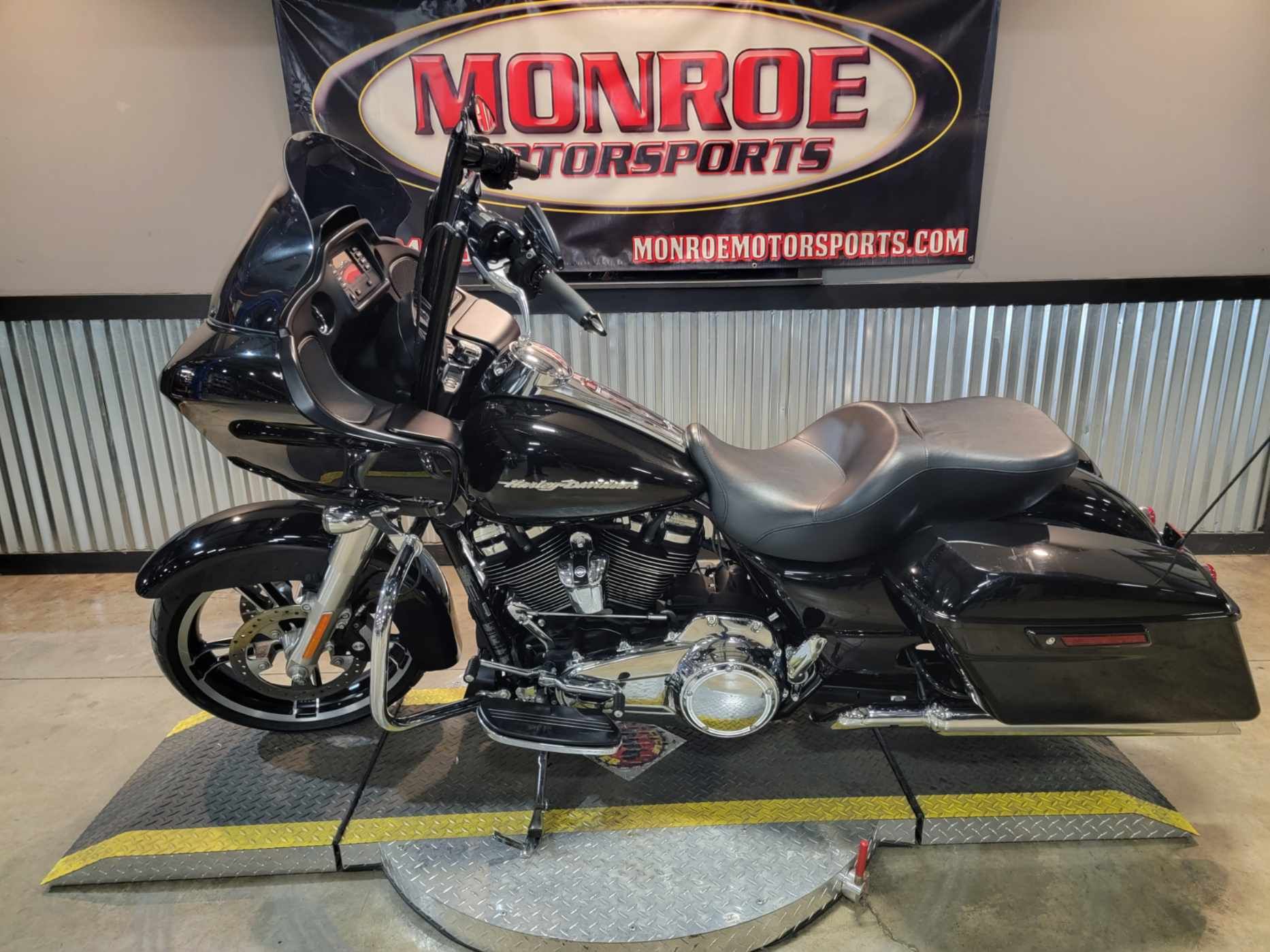 2019 Harley-Davidson Road Glide® in Monroe, Michigan - Photo 2