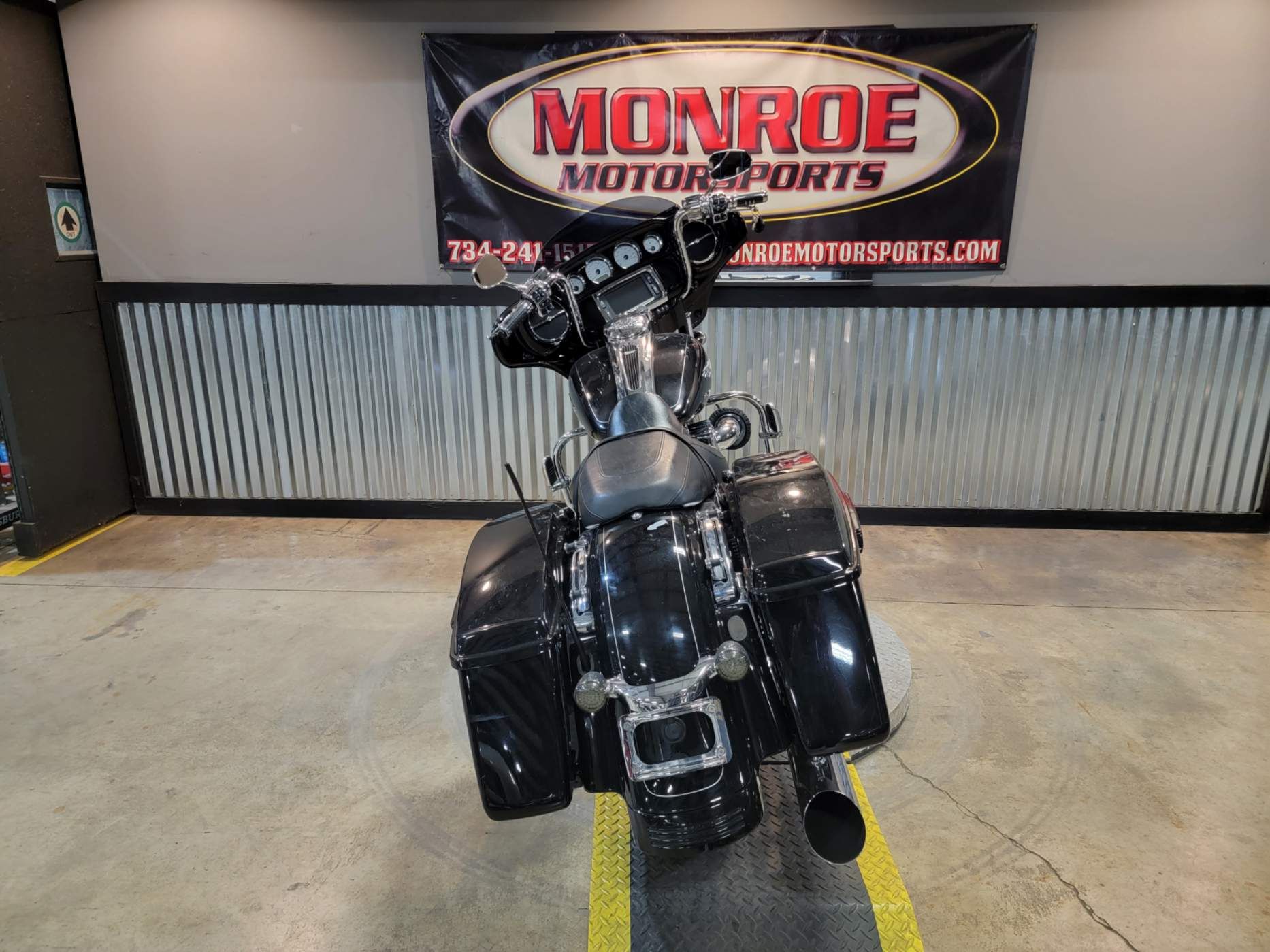 2014 Harley-Davidson Street Glide® in Monroe, Michigan - Photo 2