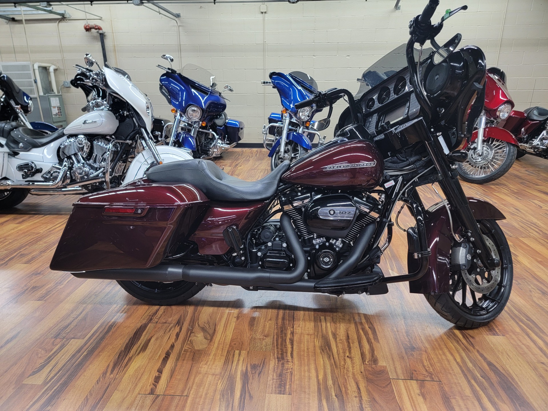 2018 Harley-Davidson Street Glide® Special in Monroe, Michigan - Photo 4