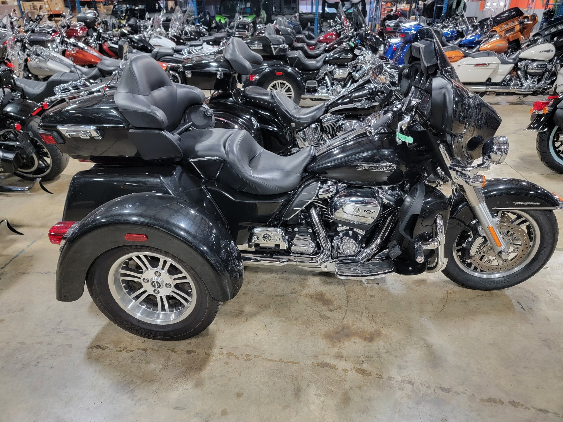 2018 Harley-Davidson Tri Glide® Ultra in Monroe, Michigan - Photo 2