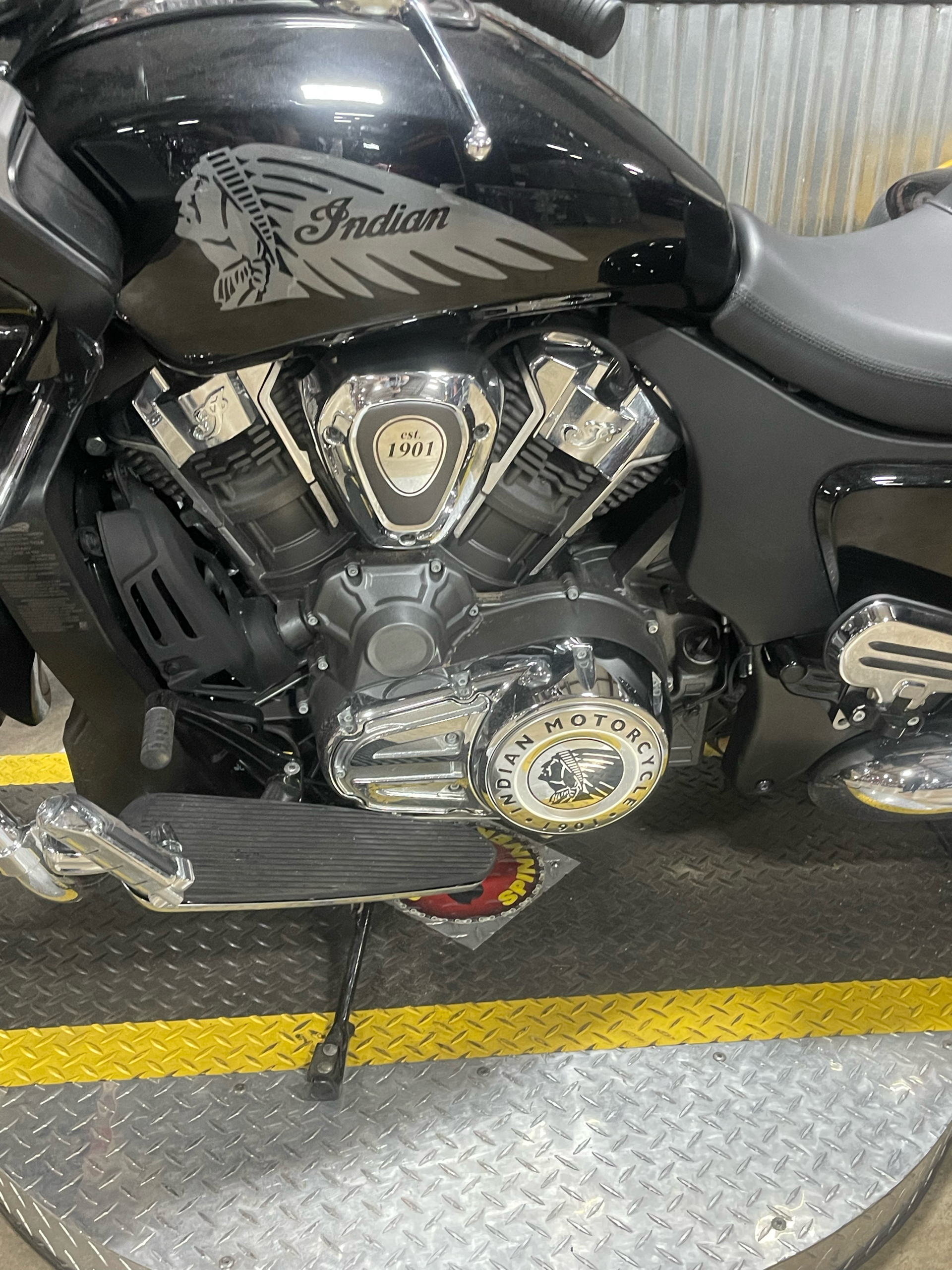 2020 Indian Motorcycle Challenger® Limited in Monroe, Michigan - Photo 8